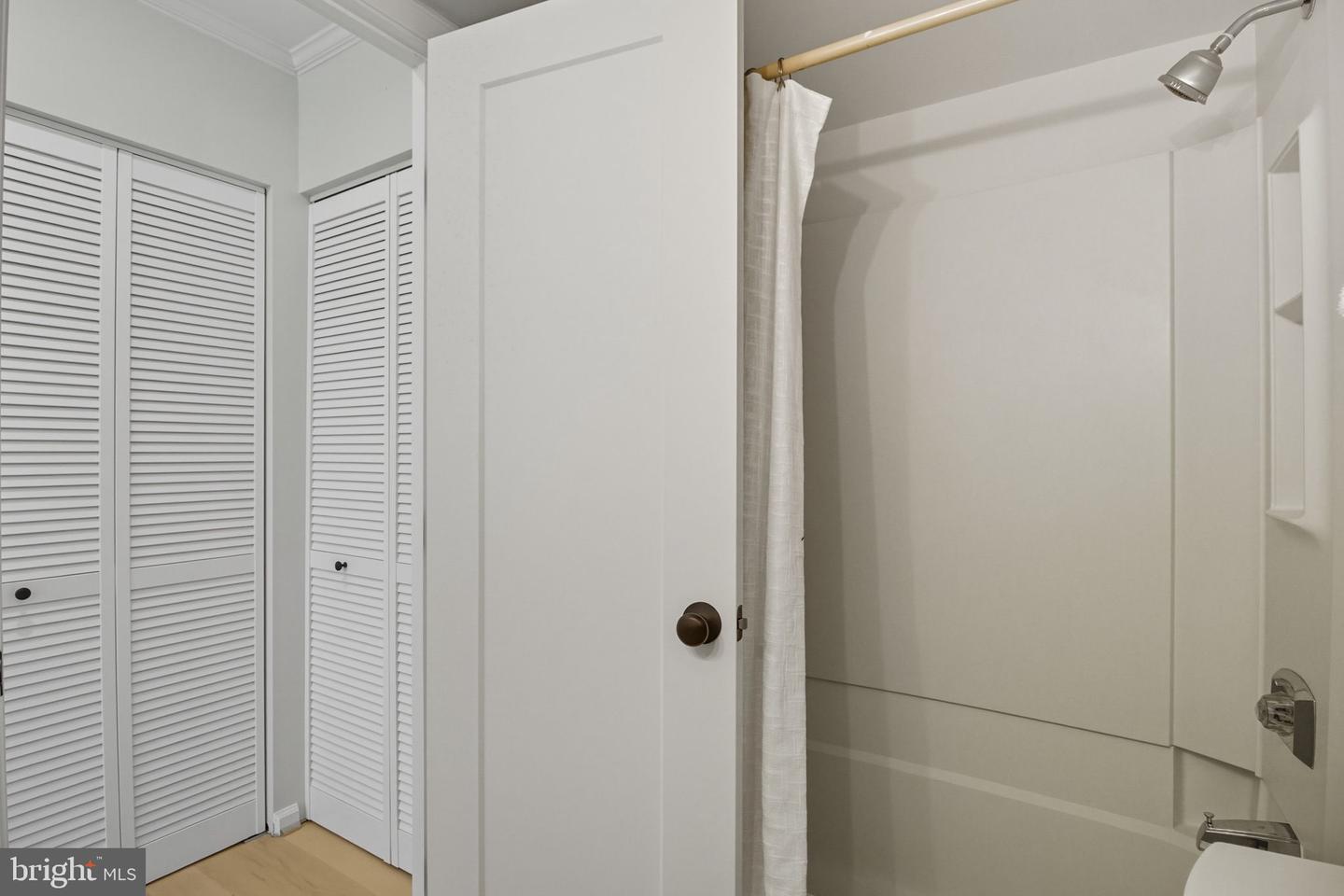 5811 COVE LANDING RD #301, BURKE, Virginia 22015, 3 Bedrooms Bedrooms, ,2 BathroomsBathrooms,Residential,For sale,5811 COVE LANDING RD #301,VAFX2276330 MLS # VAFX2276330 5811 COVE LANDING RD #301, BURKE, Virginia 22015, 3 Bedrooms Bedrooms, ,2 BathroomsBathrooms,Residential,For sale,5811 COVE LANDING RD #301,VAFX2276330 MLS # VAFX2276330