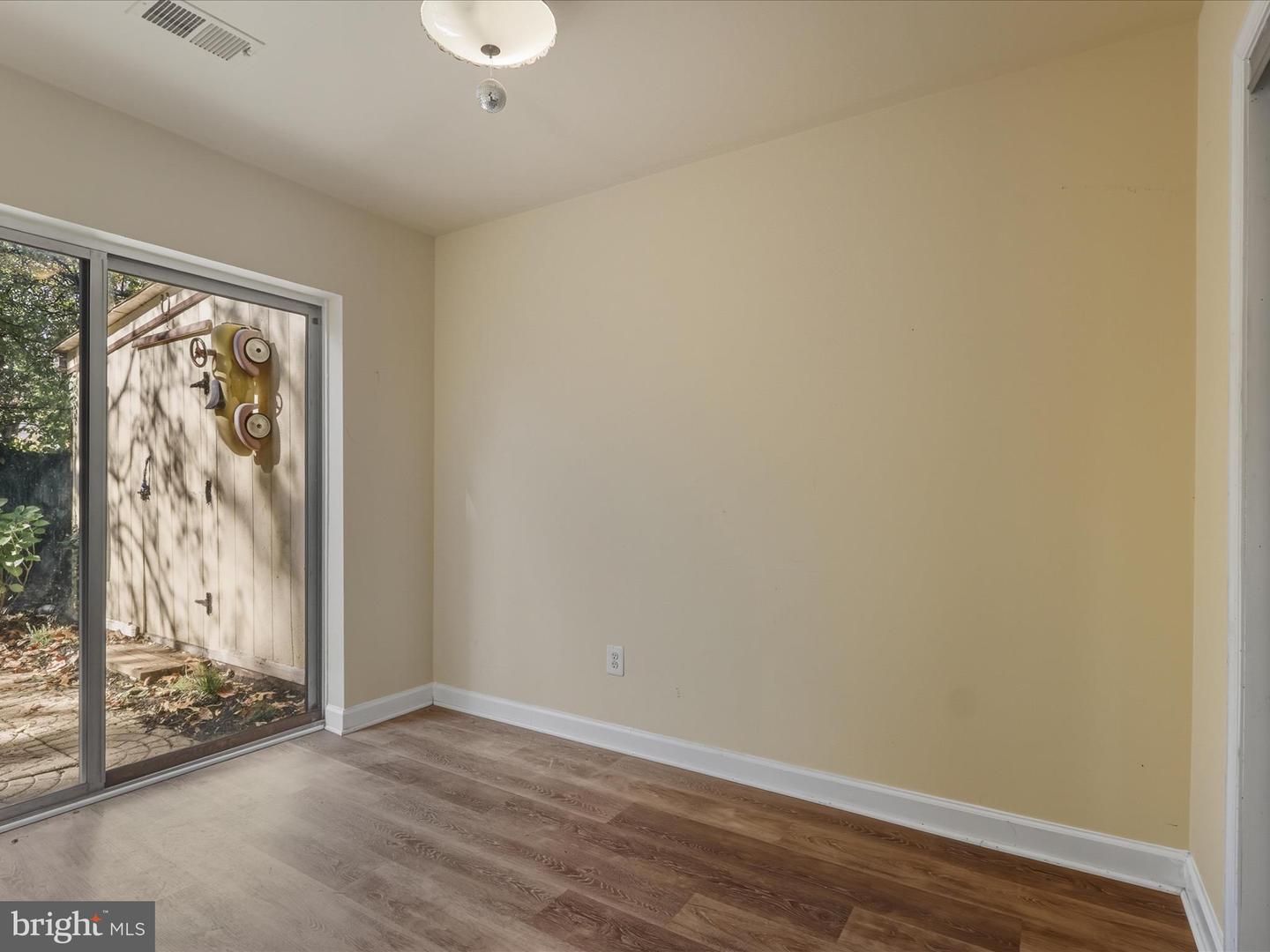 9816 PEBBLE WEIGH CT, BURKE, Virginia 22015, 4 Bedrooms Bedrooms, 11 Rooms Rooms,3 BathroomsBathrooms,Residential,For sale,9816 PEBBLE WEIGH CT,VAFX2262668 MLS # VAFX2262668 9816 PEBBLE WEIGH CT, BURKE, Virginia 22015, 4 Bedrooms Bedrooms, 11 Rooms Rooms,3 BathroomsBathrooms,Residential,For sale,9816 PEBBLE WEIGH CT,VAFX2262668 MLS # VAFX2262668