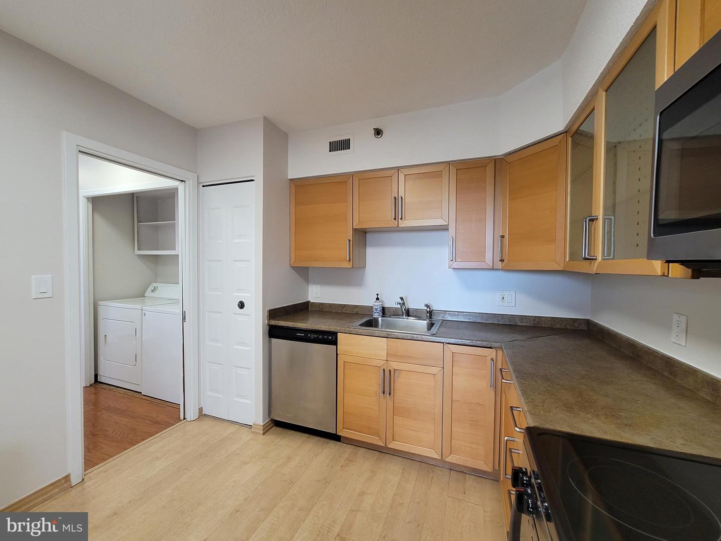 5501 SEMINARY RD #1107S, FALLS CHURCH, Virginia 22041, 2 Bedrooms Bedrooms, ,2 BathroomsBathrooms,Residential,For sale,5501 SEMINARY RD #1107S,VAFX2275294 MLS # VAFX2275294 5501 SEMINARY RD #1107S, FALLS CHURCH, Virginia 22041, 2 Bedrooms Bedrooms, ,2 BathroomsBathrooms,Residential,For sale,5501 SEMINARY RD #1107S,VAFX2275294 MLS # VAFX2275294