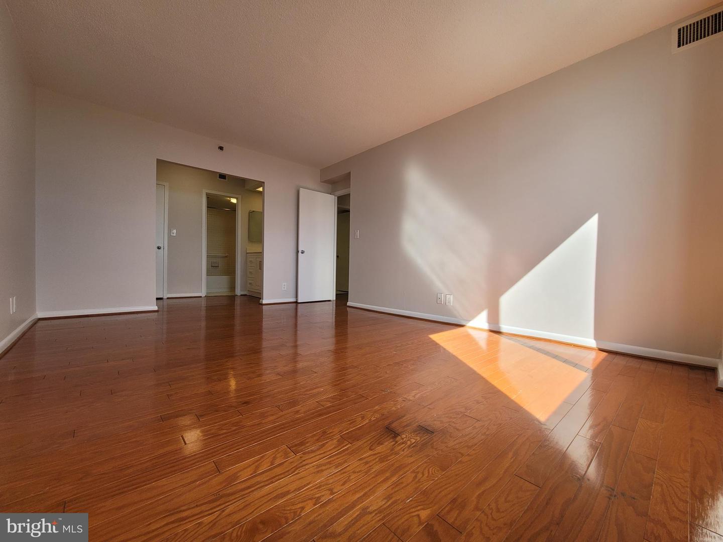5501 SEMINARY RD #1107S, FALLS CHURCH, Virginia 22041, 2 Bedrooms Bedrooms, ,2 BathroomsBathrooms,Residential,For sale,5501 SEMINARY RD #1107S,VAFX2275294 MLS # VAFX2275294 5501 SEMINARY RD #1107S, FALLS CHURCH, Virginia 22041, 2 Bedrooms Bedrooms, ,2 BathroomsBathrooms,Residential,For sale,5501 SEMINARY RD #1107S,VAFX2275294 MLS # VAFX2275294