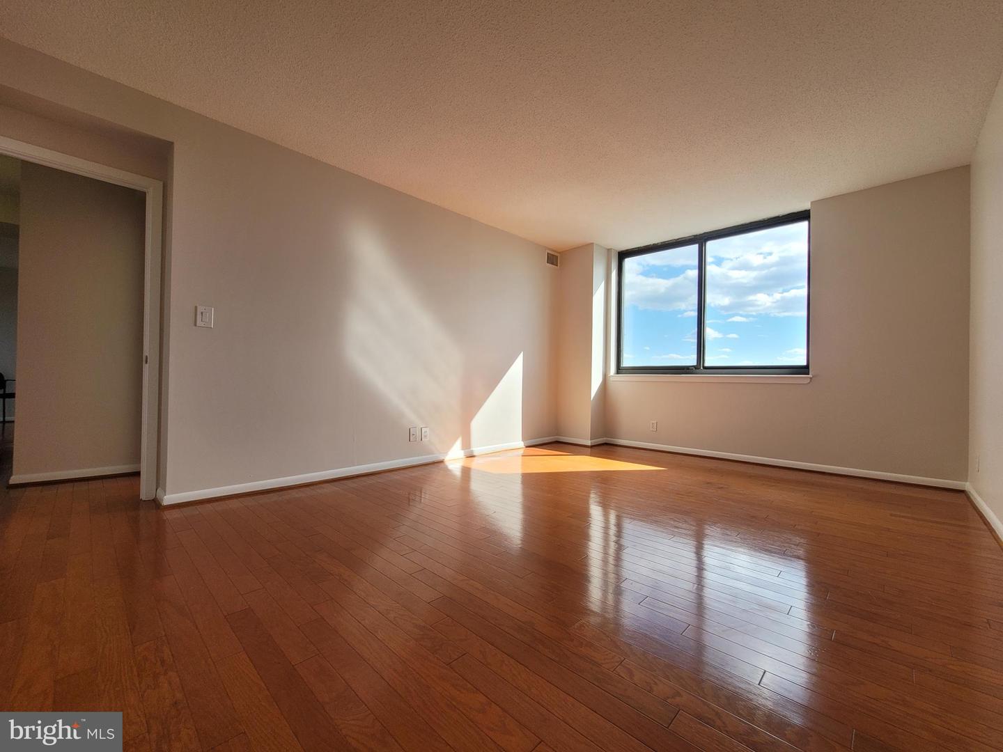 5501 SEMINARY RD #1107S, FALLS CHURCH, Virginia 22041, 2 Bedrooms Bedrooms, ,2 BathroomsBathrooms,Residential,For sale,5501 SEMINARY RD #1107S,VAFX2275294 MLS # VAFX2275294 5501 SEMINARY RD #1107S, FALLS CHURCH, Virginia 22041, 2 Bedrooms Bedrooms, ,2 BathroomsBathrooms,Residential,For sale,5501 SEMINARY RD #1107S,VAFX2275294 MLS # VAFX2275294