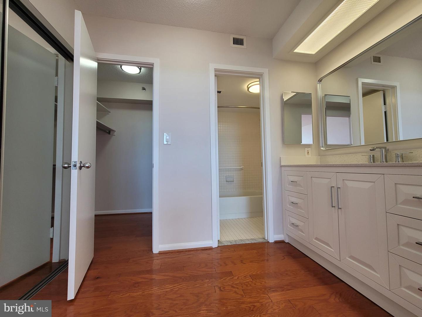 5501 SEMINARY RD #1107S, FALLS CHURCH, Virginia 22041, 2 Bedrooms Bedrooms, ,2 BathroomsBathrooms,Residential,For sale,5501 SEMINARY RD #1107S,VAFX2275294 MLS # VAFX2275294 5501 SEMINARY RD #1107S, FALLS CHURCH, Virginia 22041, 2 Bedrooms Bedrooms, ,2 BathroomsBathrooms,Residential,For sale,5501 SEMINARY RD #1107S,VAFX2275294 MLS # VAFX2275294