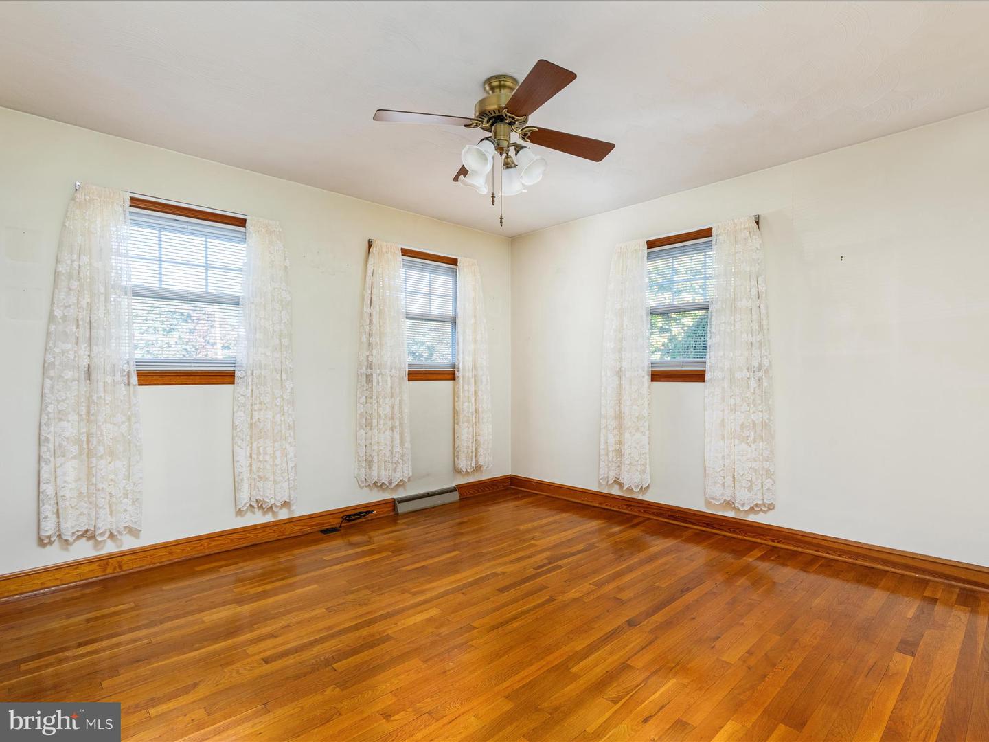 312 FOX DR, WINCHESTER, Virginia 22601, 3 Bedrooms Bedrooms, ,1 BathroomBathrooms,Residential,For sale,312 FOX DR,VAWI2009300 MLS # VAWI2009300 312 FOX DR, WINCHESTER, Virginia 22601, 3 Bedrooms Bedrooms, ,1 BathroomBathrooms,Residential,For sale,312 FOX DR,VAWI2009300 MLS # VAWI2009300