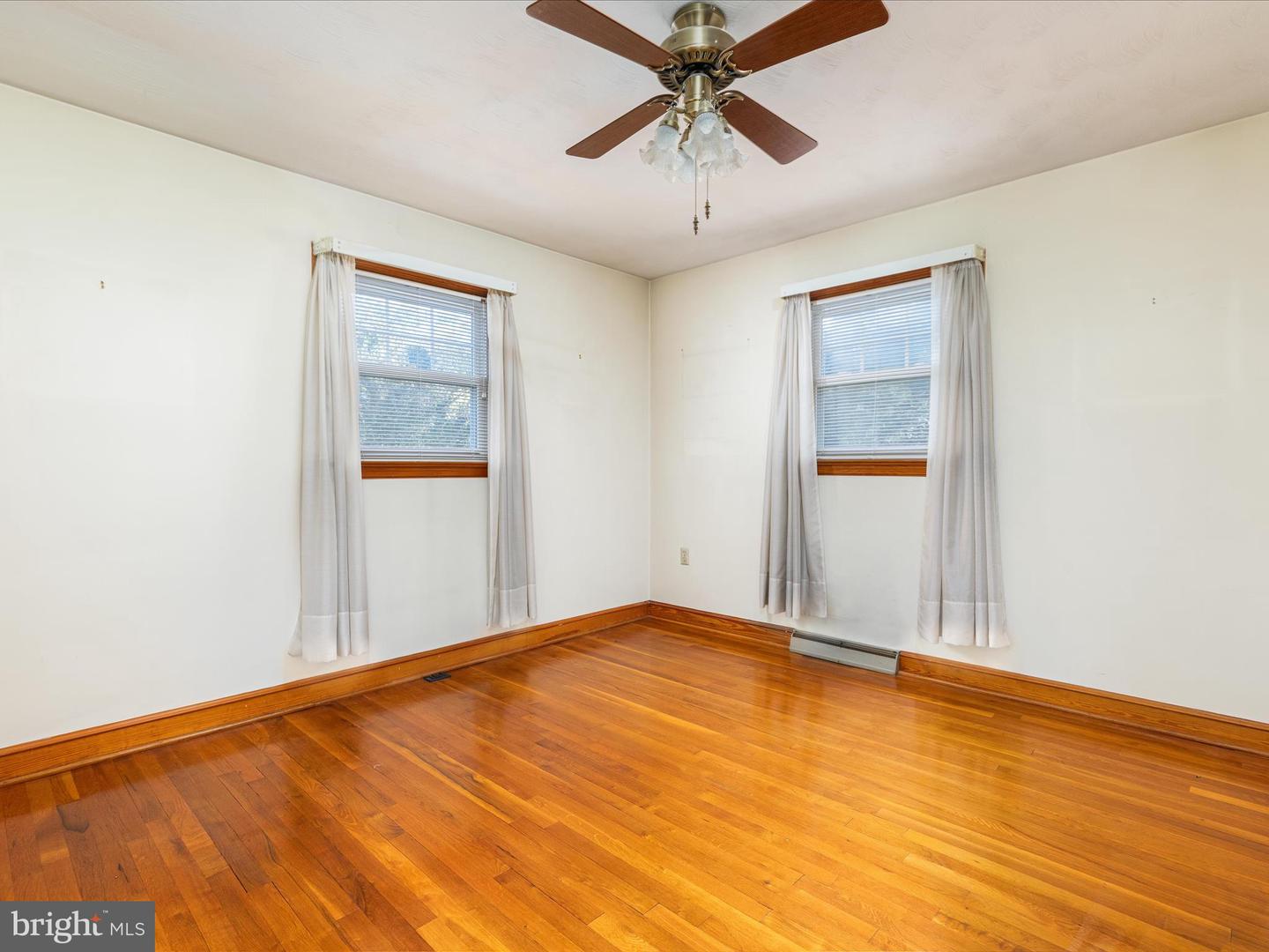 312 FOX DR, WINCHESTER, Virginia 22601, 3 Bedrooms Bedrooms, ,1 BathroomBathrooms,Residential,For sale,312 FOX DR,VAWI2009300 MLS # VAWI2009300 312 FOX DR, WINCHESTER, Virginia 22601, 3 Bedrooms Bedrooms, ,1 BathroomBathrooms,Residential,For sale,312 FOX DR,VAWI2009300 MLS # VAWI2009300