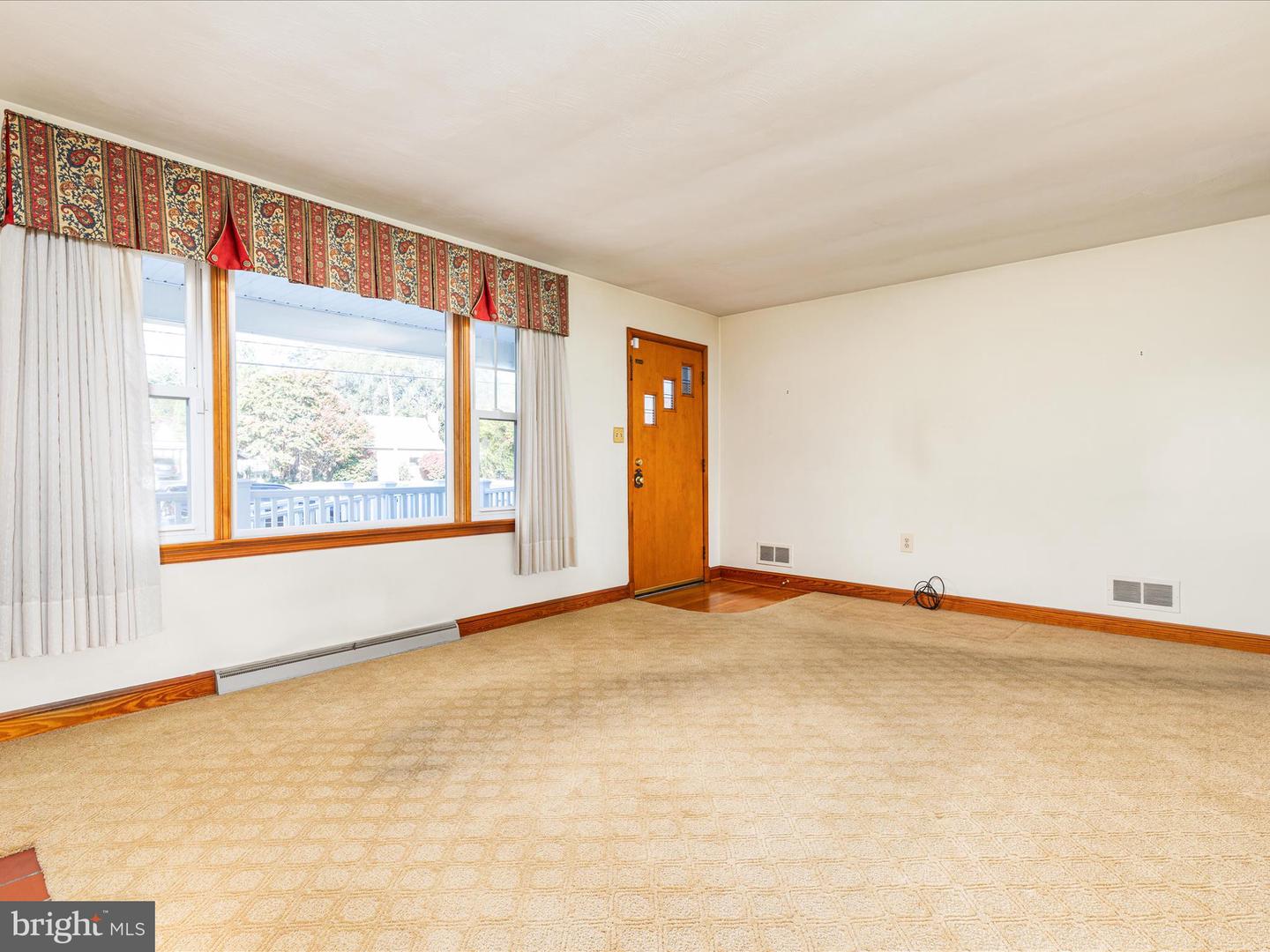 312 FOX DR, WINCHESTER, Virginia 22601, 3 Bedrooms Bedrooms, ,1 BathroomBathrooms,Residential,For sale,312 FOX DR,VAWI2009300 MLS # VAWI2009300 312 FOX DR, WINCHESTER, Virginia 22601, 3 Bedrooms Bedrooms, ,1 BathroomBathrooms,Residential,For sale,312 FOX DR,VAWI2009300 MLS # VAWI2009300