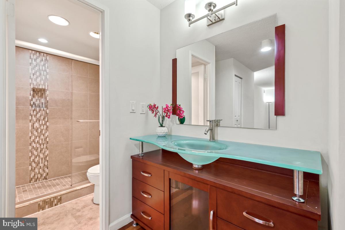 5904 MOUNT EAGLE DR #105, ALEXANDRIA, Virginia 22303, 2 Bedrooms Bedrooms, 8 Rooms Rooms,2 BathroomsBathrooms,Residential,For sale,5904 MOUNT EAGLE DR #105,VAFX2276300 MLS # VAFX2276300 5904 MOUNT EAGLE DR #105, ALEXANDRIA, Virginia 22303, 2 Bedrooms Bedrooms, 8 Rooms Rooms,2 BathroomsBathrooms,Residential,For sale,5904 MOUNT EAGLE DR #105,VAFX2276300 MLS # VAFX2276300