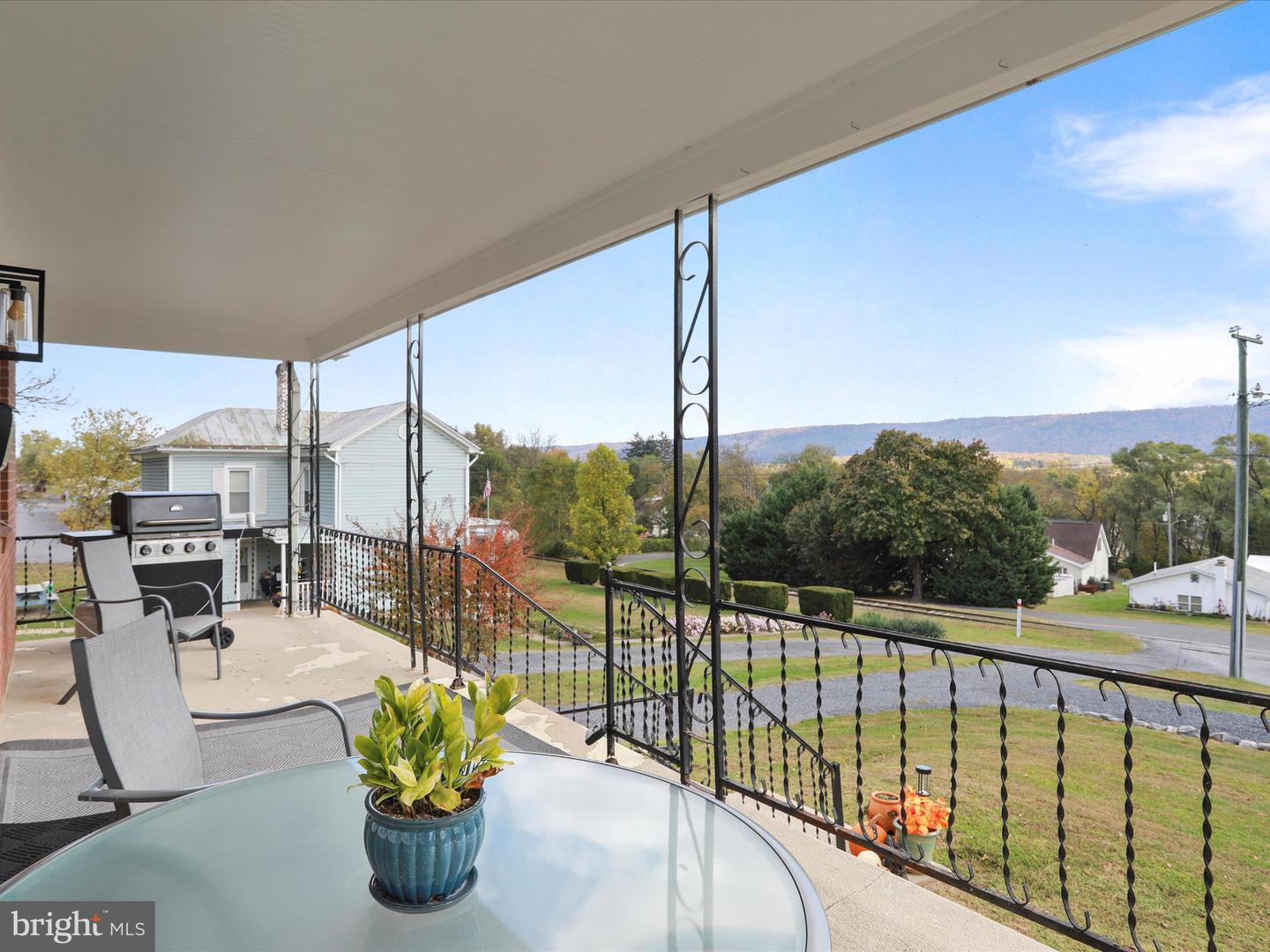 412 MASSANUTTEN HTS, WOODSTOCK, Virginia 22664, 2 Bedrooms Bedrooms, ,1 BathroomBathrooms,Residential,For sale,412 MASSANUTTEN HTS,VASH2012860 MLS # VASH2012860