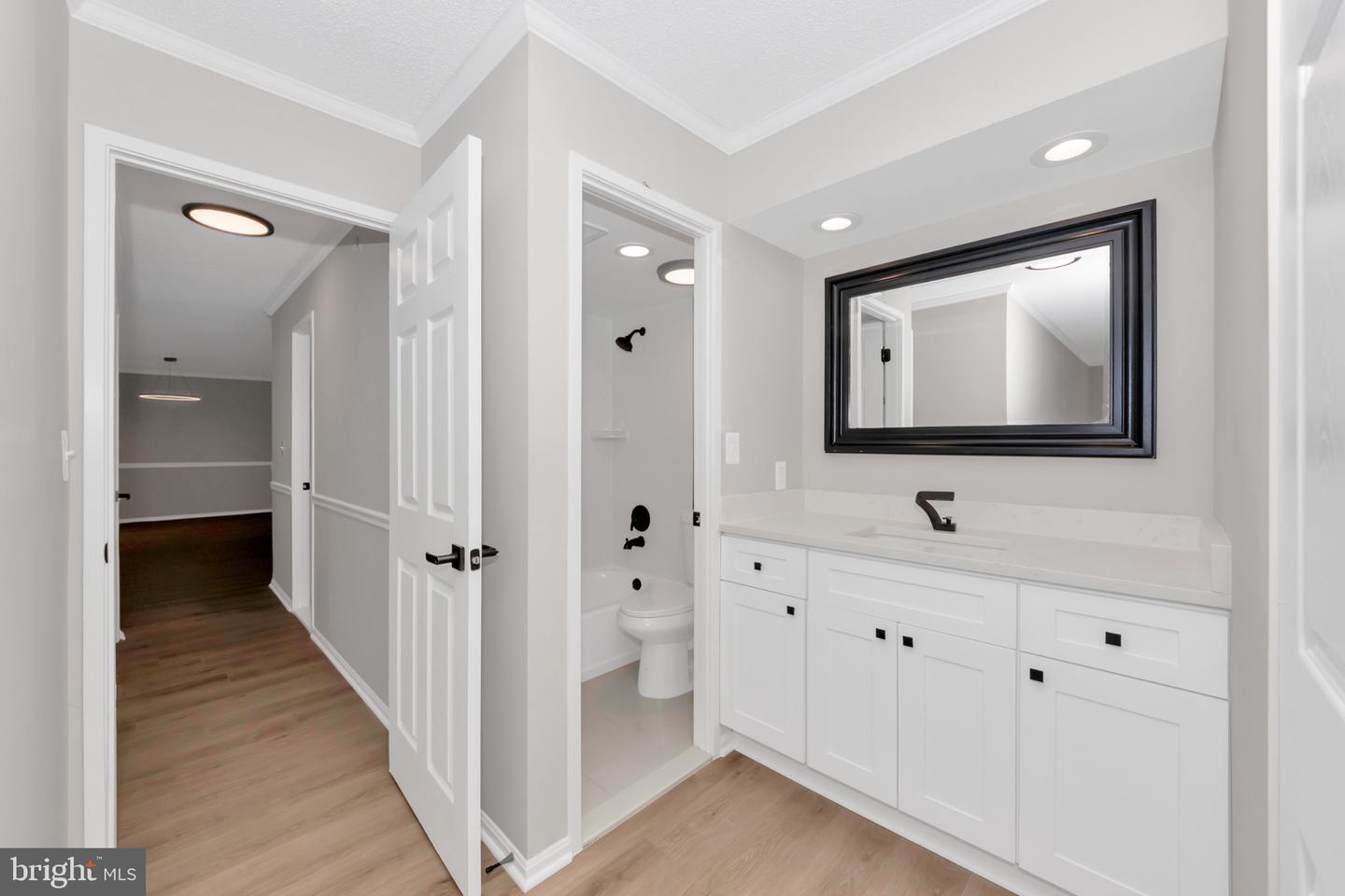 5904 MOUNT EAGLE DR #210, ALEXANDRIA, Virginia 22303, 2 Bedrooms Bedrooms, 4 Rooms Rooms,2 BathroomsBathrooms,Residential,For sale,5904 MOUNT EAGLE DR #210,VAFX2276278 MLS # VAFX2276278 5904 MOUNT EAGLE DR #210, ALEXANDRIA, Virginia 22303, 2 Bedrooms Bedrooms, 4 Rooms Rooms,2 BathroomsBathrooms,Residential,For sale,5904 MOUNT EAGLE DR #210,VAFX2276278 MLS # VAFX2276278
