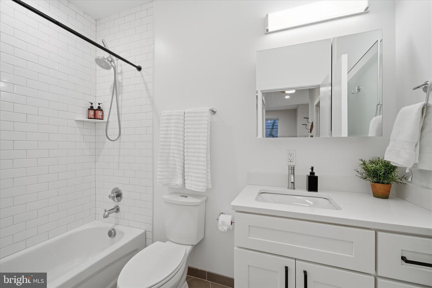 1016 17TH PL NE #7, WASHINGTON, District Of Columbia 20002, 1 Bedroom Bedrooms, 3 Rooms Rooms,1 BathroomBathrooms,Residential,For sale,1016 17TH PL NE #7,DCDC2228960 MLS # DCDC2228960 1016 17TH PL NE #7, WASHINGTON, District Of Columbia 20002, 1 Bedroom Bedrooms, 3 Rooms Rooms,1 BathroomBathrooms,Residential,For sale,1016 17TH PL NE #7,DCDC2228960 MLS # DCDC2228960