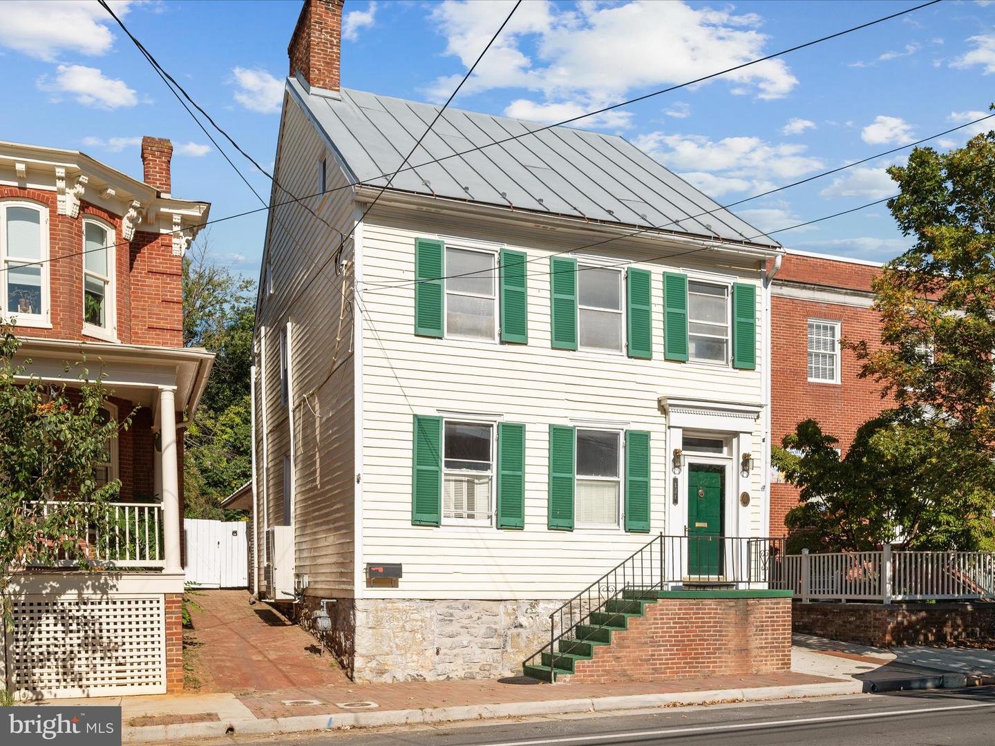 121 N WASHINGTON ST, WINCHESTER, Virginia 22601, 3 Bedrooms Bedrooms, ,2 BathroomsBathrooms,Residential,For sale,121 N WASHINGTON ST,VAWI2008930 MLS # VAWI2008930 121 N WASHINGTON ST, WINCHESTER, Virginia 22601, 3 Bedrooms Bedrooms, ,2 BathroomsBathrooms,Residential,For sale,121 N WASHINGTON ST,VAWI2008930 MLS # VAWI2008930
