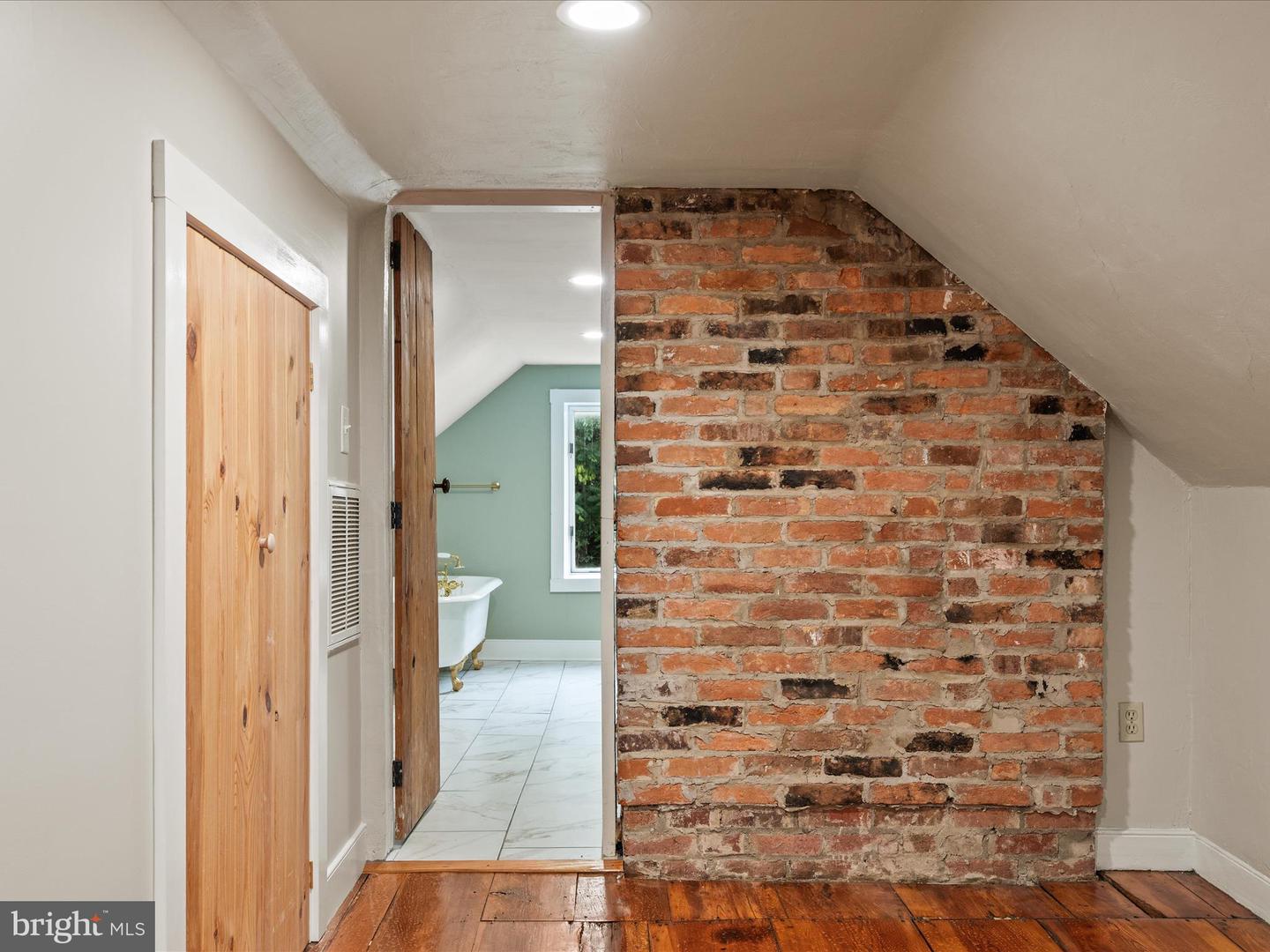 121 N WASHINGTON ST, WINCHESTER, Virginia 22601, 3 Bedrooms Bedrooms, ,2 BathroomsBathrooms,Residential,For sale,121 N WASHINGTON ST,VAWI2008930 MLS # VAWI2008930 121 N WASHINGTON ST, WINCHESTER, Virginia 22601, 3 Bedrooms Bedrooms, ,2 BathroomsBathrooms,Residential,For sale,121 N WASHINGTON ST,VAWI2008930 MLS # VAWI2008930