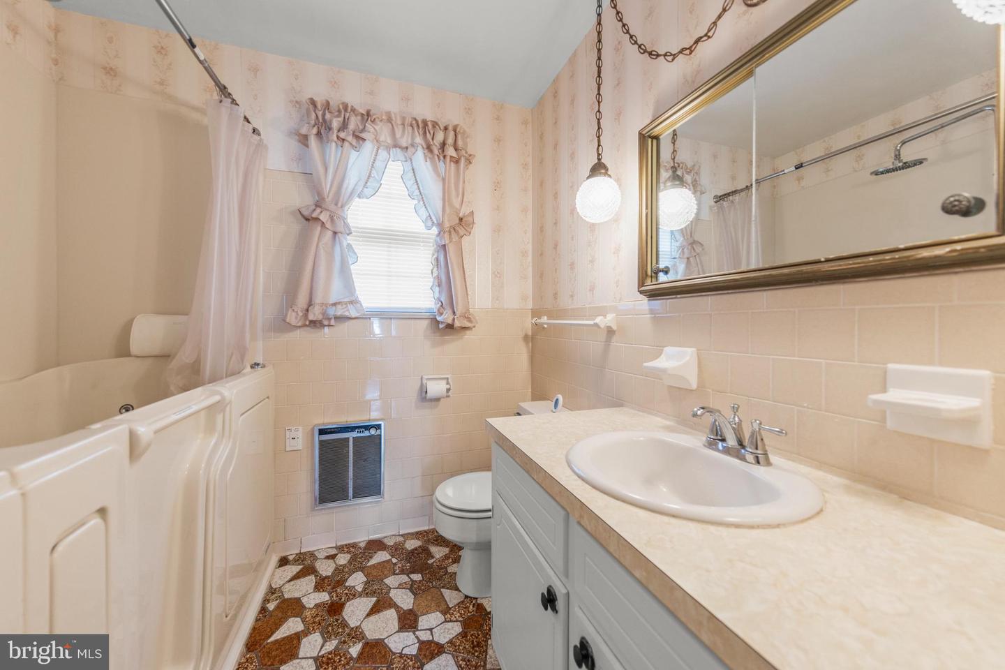 204 RIDGE RD, WINCHESTER, Virginia 22602, 3 Bedrooms Bedrooms, ,3 BathroomsBathrooms,Residential,For sale,204 RIDGE RD,VAFV2037676 MLS # VAFV2037676 204 RIDGE RD, WINCHESTER, Virginia 22602, 3 Bedrooms Bedrooms, ,3 BathroomsBathrooms,Residential,For sale,204 RIDGE RD,VAFV2037676 MLS # VAFV2037676