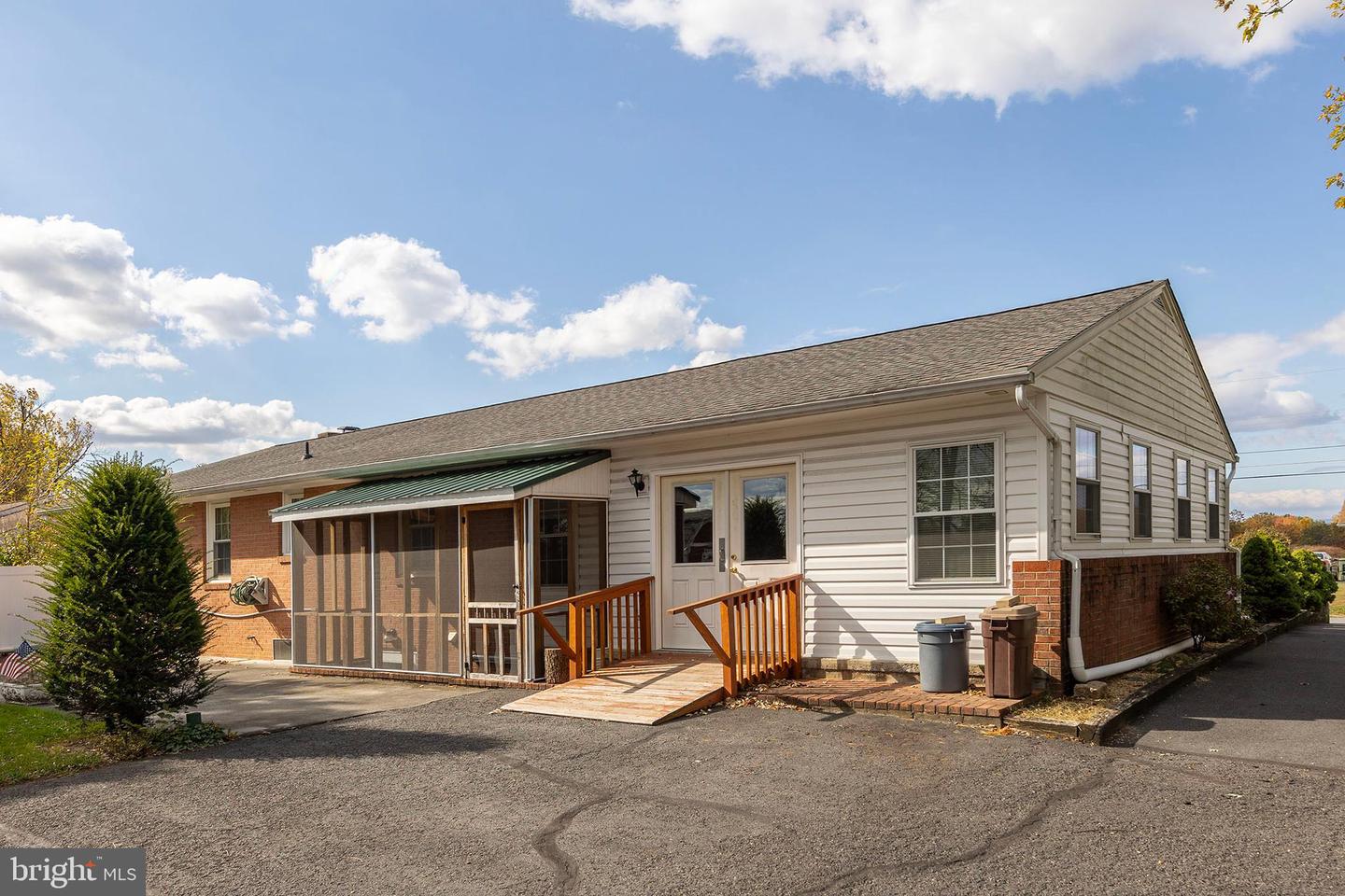 204 RIDGE RD, WINCHESTER, Virginia 22602, 3 Bedrooms Bedrooms, ,3 BathroomsBathrooms,Residential,For sale,204 RIDGE RD,VAFV2037676 MLS # VAFV2037676 204 RIDGE RD, WINCHESTER, Virginia 22602, 3 Bedrooms Bedrooms, ,3 BathroomsBathrooms,Residential,For sale,204 RIDGE RD,VAFV2037676 MLS # VAFV2037676