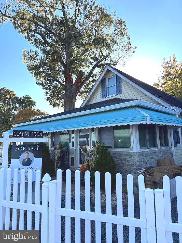 317 IRVING AVE, COLONIAL BEACH, Virginia 22443, 3 Bedrooms Bedrooms, ,2 BathroomsBathrooms,Residential,For sale,317 IRVING AVE,VAWE2009992 MLS # VAWE2009992