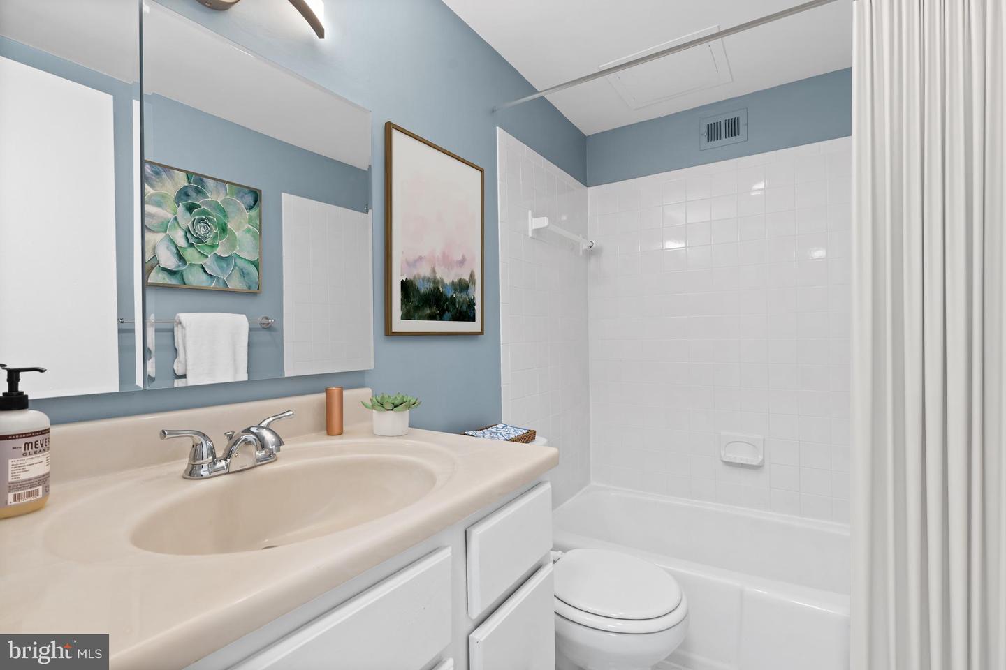 3245 RIO DR #714, FALLS CHURCH, Virginia 22041, 1 Bedroom Bedrooms, ,1 BathroomBathrooms,Residential,For sale,3245 RIO DR #714,VAFX2276402 MLS # VAFX2276402