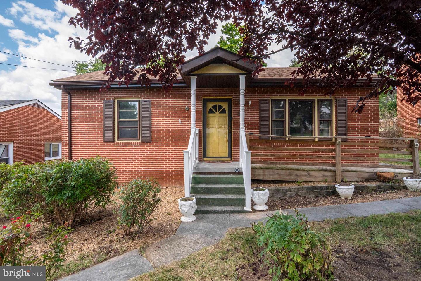 373 WALTON ST, STRASBURG, Virginia 22657, 3 Bedrooms Bedrooms, ,1 BathroomBathrooms,Residential,For sale,373 WALTON ST,VASH2012346 MLS # VASH2012346 373 WALTON ST, STRASBURG, Virginia 22657, 3 Bedrooms Bedrooms, ,1 BathroomBathrooms,Residential,For sale,373 WALTON ST,VASH2012346 MLS # VASH2012346