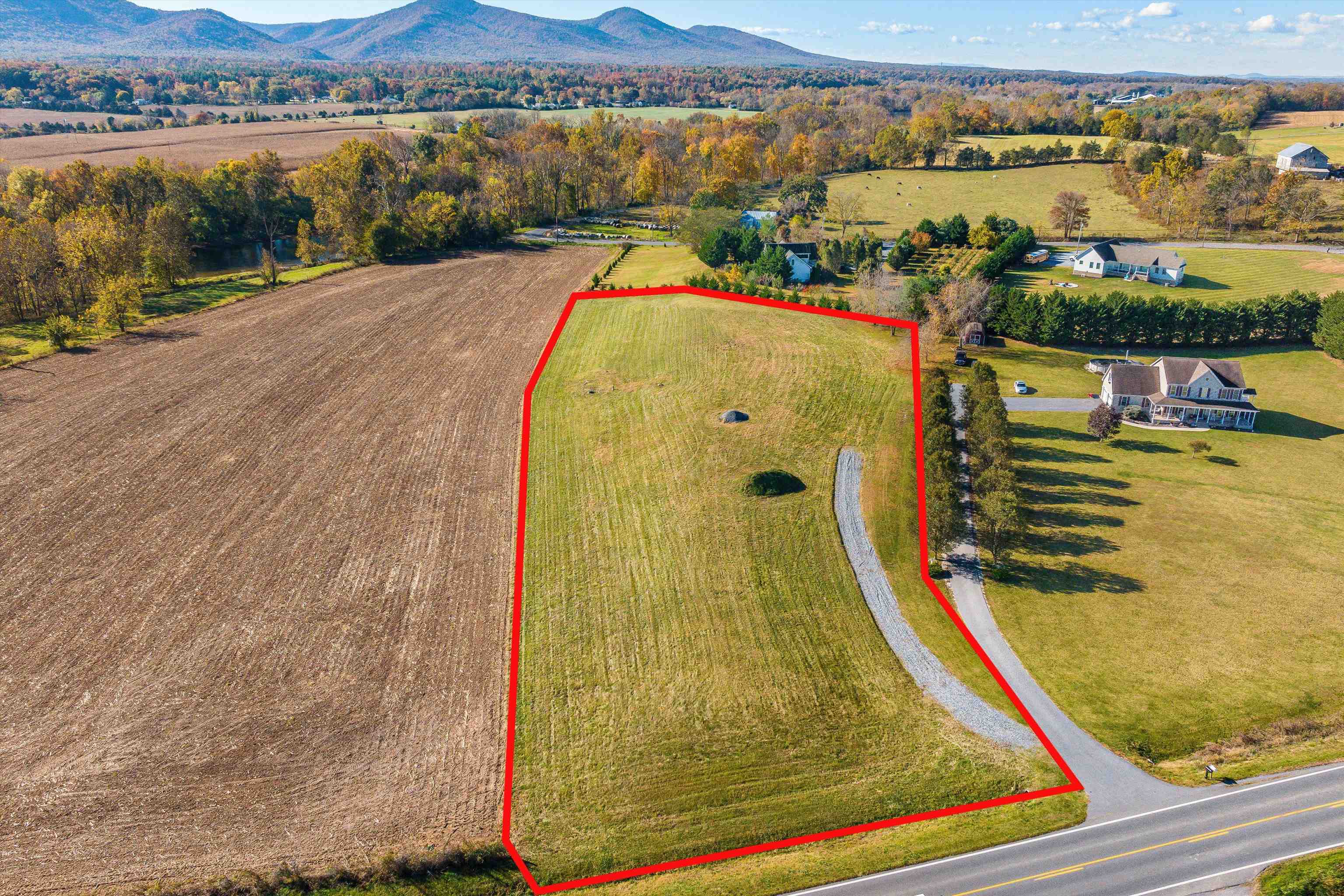 Spectacular opportunity to purchase 2.5 acres lot with Shenandoah River views , Blue Ridge Mountain Views and the Massanutten Peak. Spectacular opportunity to purchase 2.5 acres lot with Shenandoah River views , Blue Ridge Mountain Views and the Massanutten Peak.