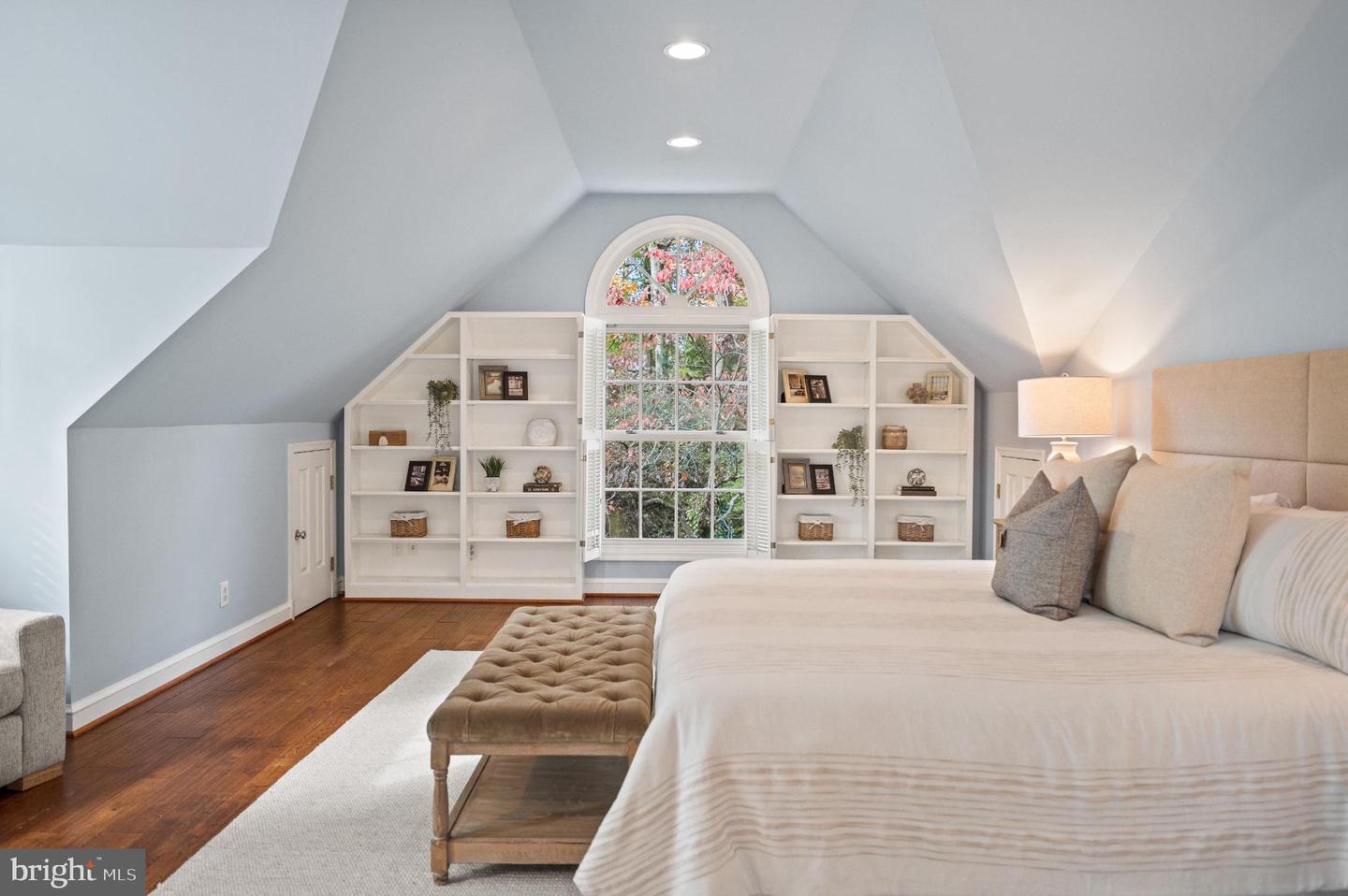 6710 WEMBERLY WAY, MCLEAN, Virginia 22101, 5 Bedrooms Bedrooms, 17 Rooms Rooms,4 BathroomsBathrooms,Residential,For sale,6710 WEMBERLY WAY,VAFX2275422 MLS # VAFX2275422