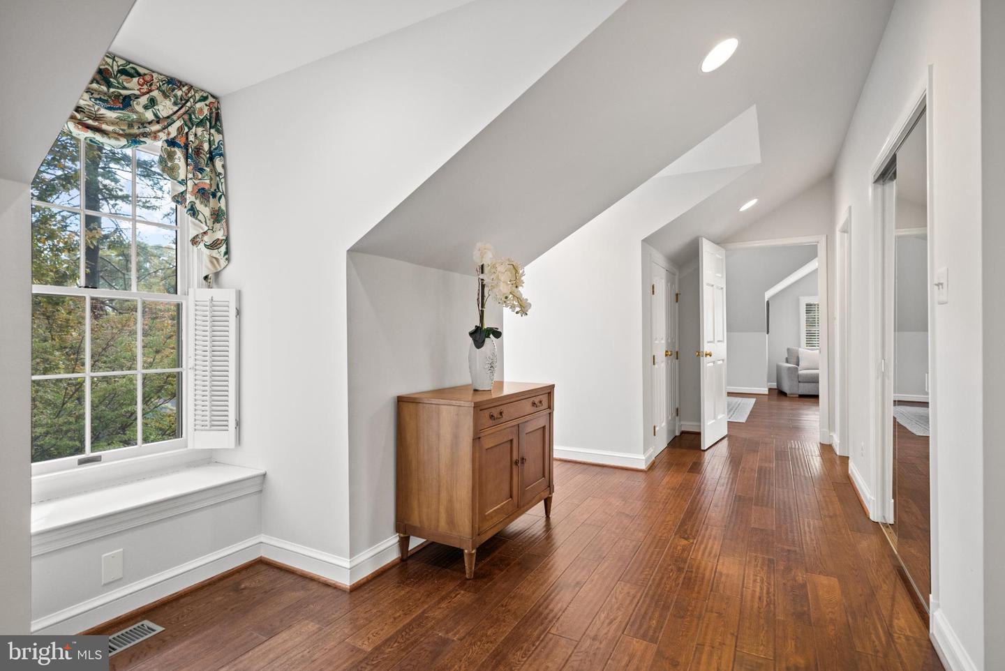 6710 WEMBERLY WAY, MCLEAN, Virginia 22101, 5 Bedrooms Bedrooms, 17 Rooms Rooms,4 BathroomsBathrooms,Residential,For sale,6710 WEMBERLY WAY,VAFX2275422 MLS # VAFX2275422