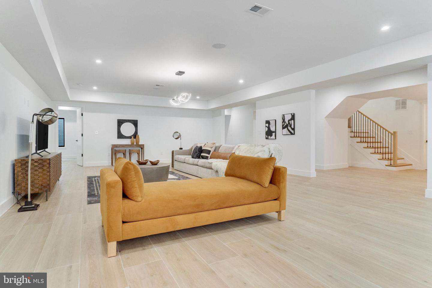 7816 GEORGETOWN PIKE, MCLEAN, Virginia 22102, 7 Bedrooms Bedrooms, ,6 BathroomsBathrooms,Residential,For sale,7816 GEORGETOWN PIKE,VAFX2276264 MLS # VAFX2276264 7816 GEORGETOWN PIKE, MCLEAN, Virginia 22102, 7 Bedrooms Bedrooms, ,6 BathroomsBathrooms,Residential,For sale,7816 GEORGETOWN PIKE,VAFX2276264 MLS # VAFX2276264