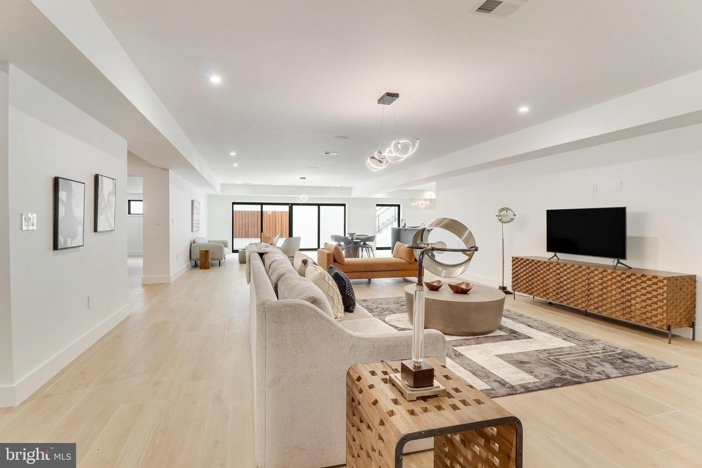 7816 GEORGETOWN PIKE, MCLEAN, Virginia 22102, 7 Bedrooms Bedrooms, ,6 BathroomsBathrooms,Residential,For sale,7816 GEORGETOWN PIKE,VAFX2276264 MLS # VAFX2276264 7816 GEORGETOWN PIKE, MCLEAN, Virginia 22102, 7 Bedrooms Bedrooms, ,6 BathroomsBathrooms,Residential,For sale,7816 GEORGETOWN PIKE,VAFX2276264 MLS # VAFX2276264