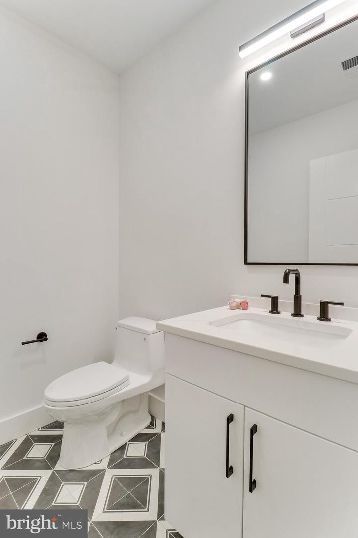 7816 GEORGETOWN PIKE, MCLEAN, Virginia 22102, 7 Bedrooms Bedrooms, ,6 BathroomsBathrooms,Residential,For sale,7816 GEORGETOWN PIKE,VAFX2276264 MLS # VAFX2276264 7816 GEORGETOWN PIKE, MCLEAN, Virginia 22102, 7 Bedrooms Bedrooms, ,6 BathroomsBathrooms,Residential,For sale,7816 GEORGETOWN PIKE,VAFX2276264 MLS # VAFX2276264