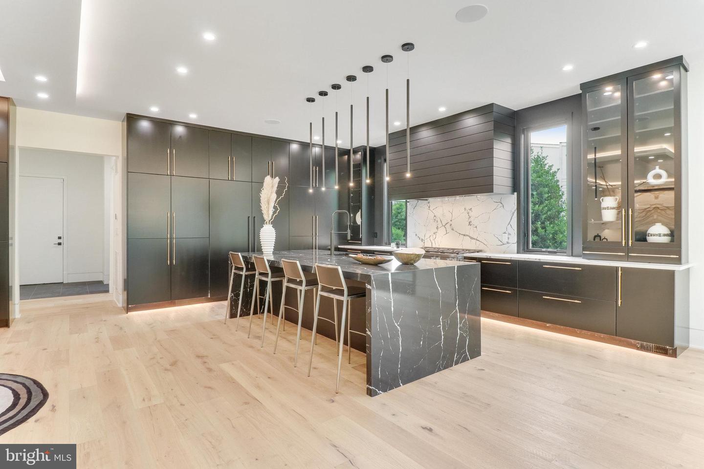 7816 GEORGETOWN PIKE, MCLEAN, Virginia 22102, 7 Bedrooms Bedrooms, ,6 BathroomsBathrooms,Residential,For sale,7816 GEORGETOWN PIKE,VAFX2276264 MLS # VAFX2276264 7816 GEORGETOWN PIKE, MCLEAN, Virginia 22102, 7 Bedrooms Bedrooms, ,6 BathroomsBathrooms,Residential,For sale,7816 GEORGETOWN PIKE,VAFX2276264 MLS # VAFX2276264