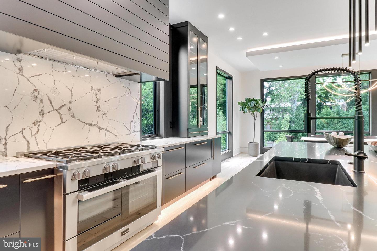 7816 GEORGETOWN PIKE, MCLEAN, Virginia 22102, 7 Bedrooms Bedrooms, ,6 BathroomsBathrooms,Residential,For sale,7816 GEORGETOWN PIKE,VAFX2276264 MLS # VAFX2276264 7816 GEORGETOWN PIKE, MCLEAN, Virginia 22102, 7 Bedrooms Bedrooms, ,6 BathroomsBathrooms,Residential,For sale,7816 GEORGETOWN PIKE,VAFX2276264 MLS # VAFX2276264