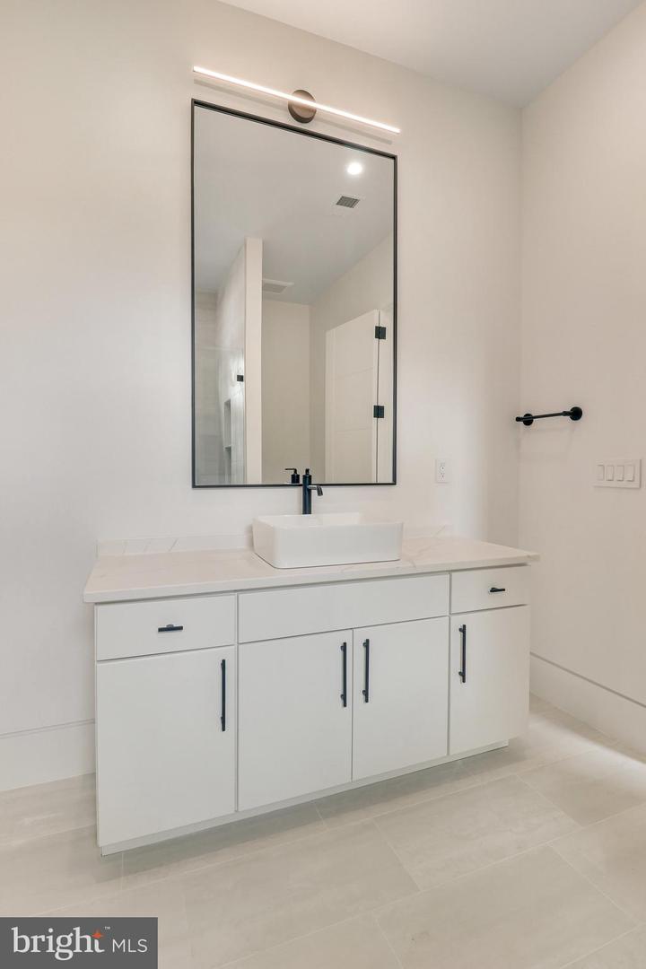 7816 GEORGETOWN PIKE, MCLEAN, Virginia 22102, 7 Bedrooms Bedrooms, ,6 BathroomsBathrooms,Residential,For sale,7816 GEORGETOWN PIKE,VAFX2276264 MLS # VAFX2276264 7816 GEORGETOWN PIKE, MCLEAN, Virginia 22102, 7 Bedrooms Bedrooms, ,6 BathroomsBathrooms,Residential,For sale,7816 GEORGETOWN PIKE,VAFX2276264 MLS # VAFX2276264