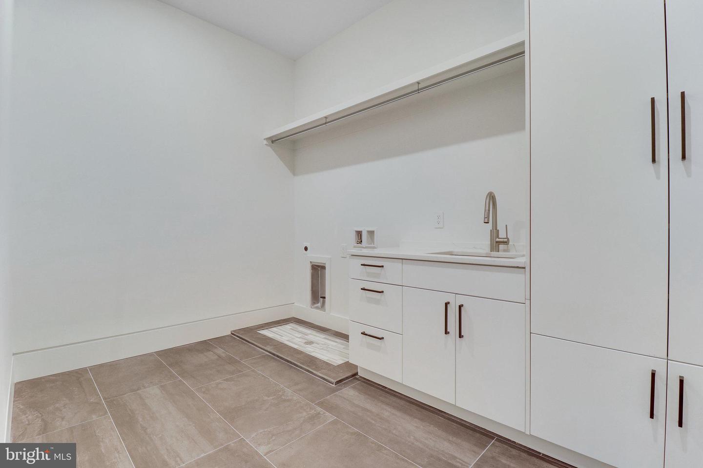 7816 GEORGETOWN PIKE, MCLEAN, Virginia 22102, 7 Bedrooms Bedrooms, ,6 BathroomsBathrooms,Residential,For sale,7816 GEORGETOWN PIKE,VAFX2276264 MLS # VAFX2276264 7816 GEORGETOWN PIKE, MCLEAN, Virginia 22102, 7 Bedrooms Bedrooms, ,6 BathroomsBathrooms,Residential,For sale,7816 GEORGETOWN PIKE,VAFX2276264 MLS # VAFX2276264