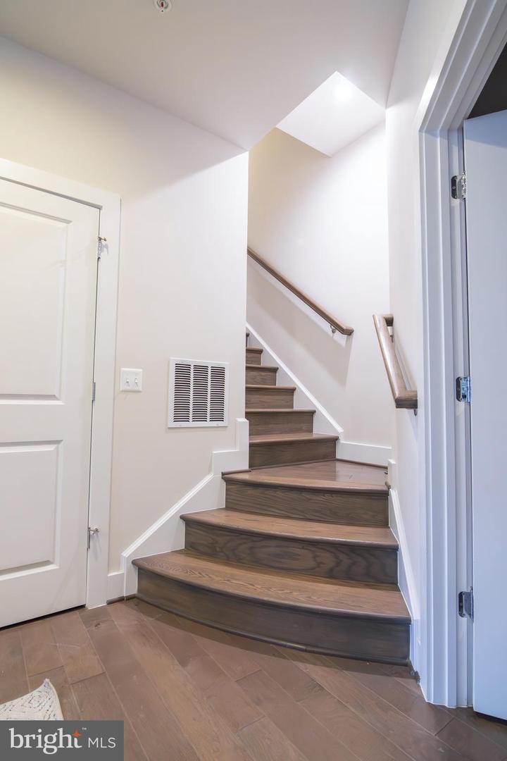 5138 CARTERS LN, ALEXANDRIA, Virginia 22311, 3 Bedrooms Bedrooms, ,3 BathroomsBathrooms,Residential,For sale,5138 CARTERS LN,VAAX2051146 MLS # VAAX2051146