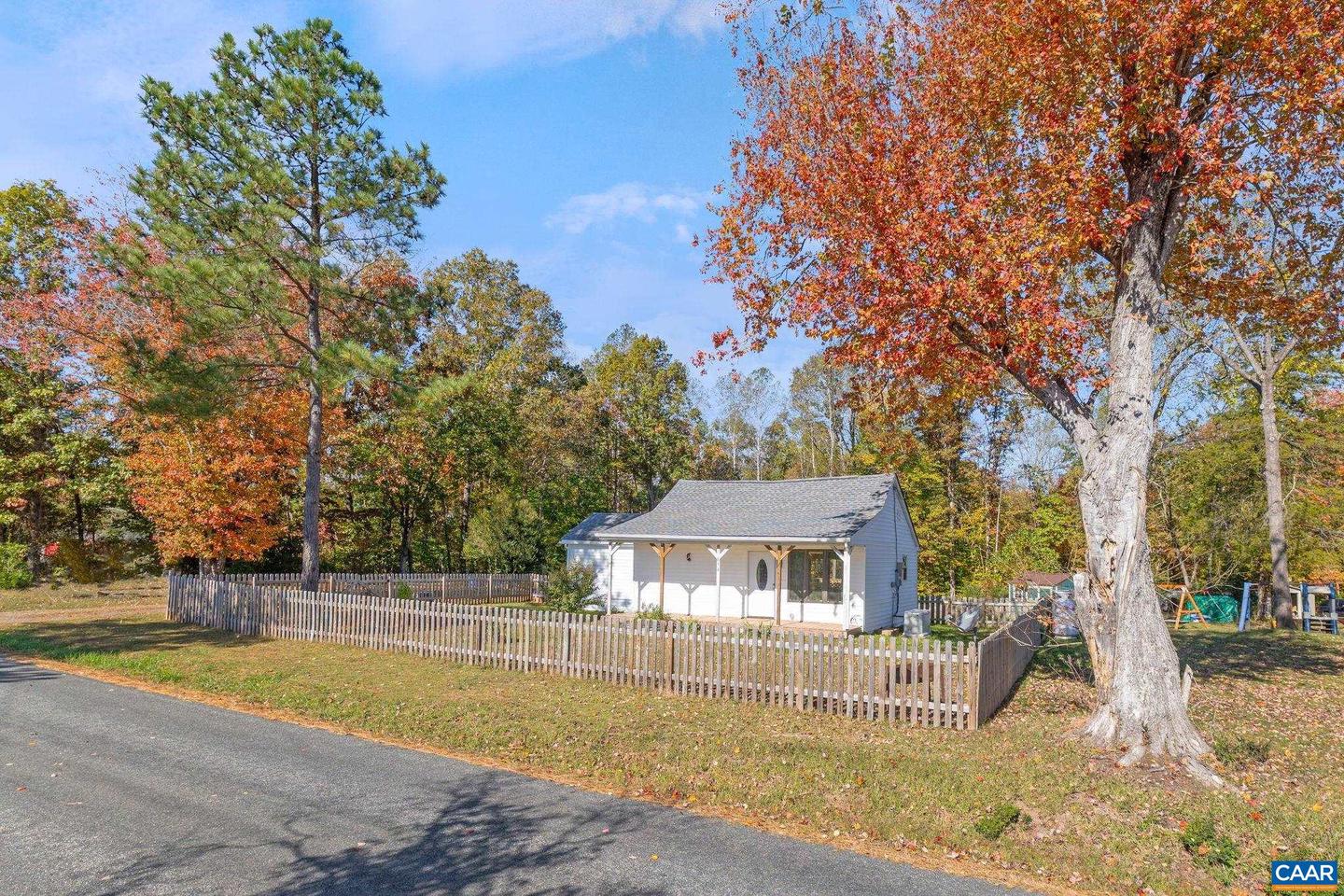 874 JAMES RIVER RD, SCOTTSVILLE, Virginia 24590, 3 Bedrooms Bedrooms, ,2 BathroomsBathrooms,Residential,For sale,874 JAMES RIVER RD,670465 MLS # 670465 874 JAMES RIVER RD, SCOTTSVILLE, Virginia 24590, 3 Bedrooms Bedrooms, ,2 BathroomsBathrooms,Residential,For sale,874 JAMES RIVER RD,670465 MLS # 670465