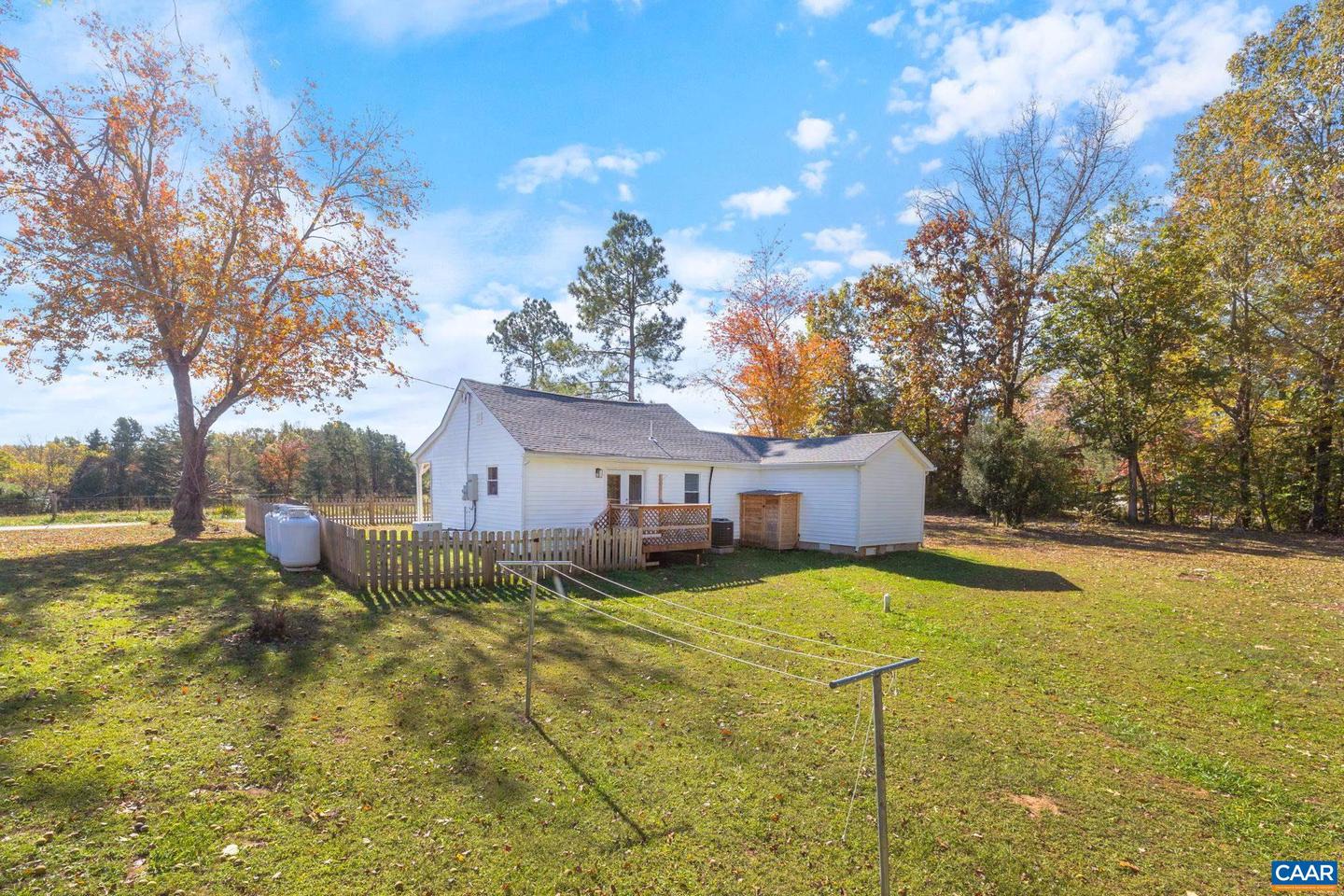 874 JAMES RIVER RD, SCOTTSVILLE, Virginia 24590, 3 Bedrooms Bedrooms, ,2 BathroomsBathrooms,Residential,For sale,874 JAMES RIVER RD,670465 MLS # 670465 874 JAMES RIVER RD, SCOTTSVILLE, Virginia 24590, 3 Bedrooms Bedrooms, ,2 BathroomsBathrooms,Residential,For sale,874 JAMES RIVER RD,670465 MLS # 670465