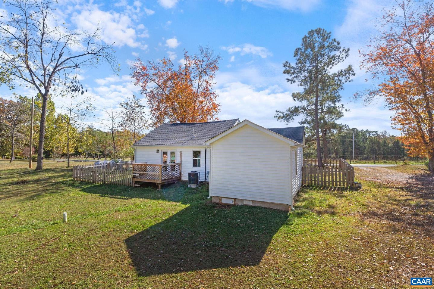 874 JAMES RIVER RD, SCOTTSVILLE, Virginia 24590, 3 Bedrooms Bedrooms, ,2 BathroomsBathrooms,Residential,For sale,874 JAMES RIVER RD,670465 MLS # 670465 874 JAMES RIVER RD, SCOTTSVILLE, Virginia 24590, 3 Bedrooms Bedrooms, ,2 BathroomsBathrooms,Residential,For sale,874 JAMES RIVER RD,670465 MLS # 670465