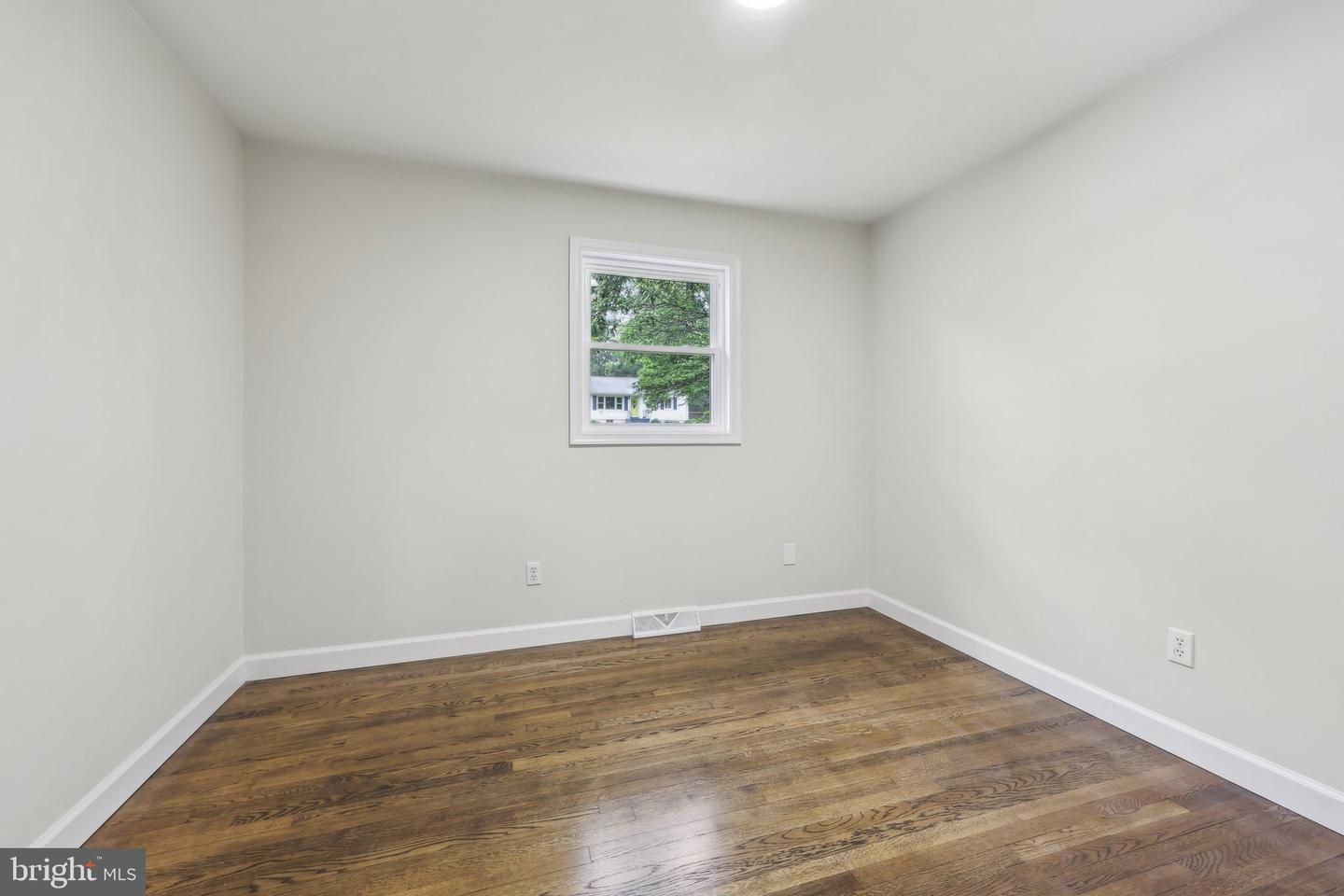 945 FICKLEN RD, FREDERICKSBURG, Virginia 22405, 3 Bedrooms Bedrooms, ,2 BathroomsBathrooms,Residential,For sale,945 FICKLEN RD,VAST2039164 MLS # VAST2039164