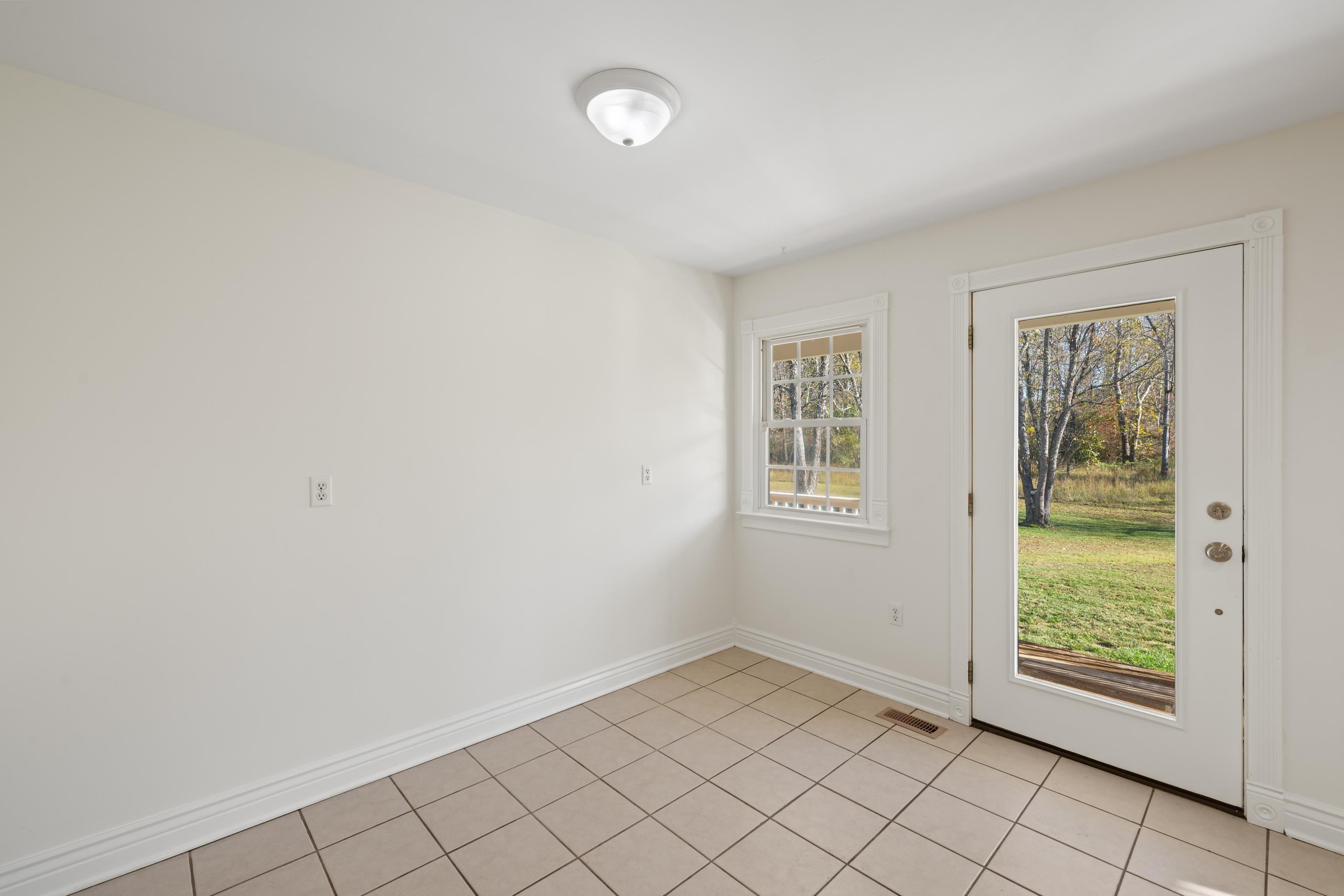 57 THOMAS DR, LYNDHURST, Virginia 22952, 5 Bedrooms Bedrooms, ,2 BathroomsBathrooms,Residential,57 THOMAS DR,670495 MLS # 670495 57 THOMAS DR, LYNDHURST, Virginia 22952, 5 Bedrooms Bedrooms, ,2 BathroomsBathrooms,Residential,57 THOMAS DR,670495 MLS # 670495