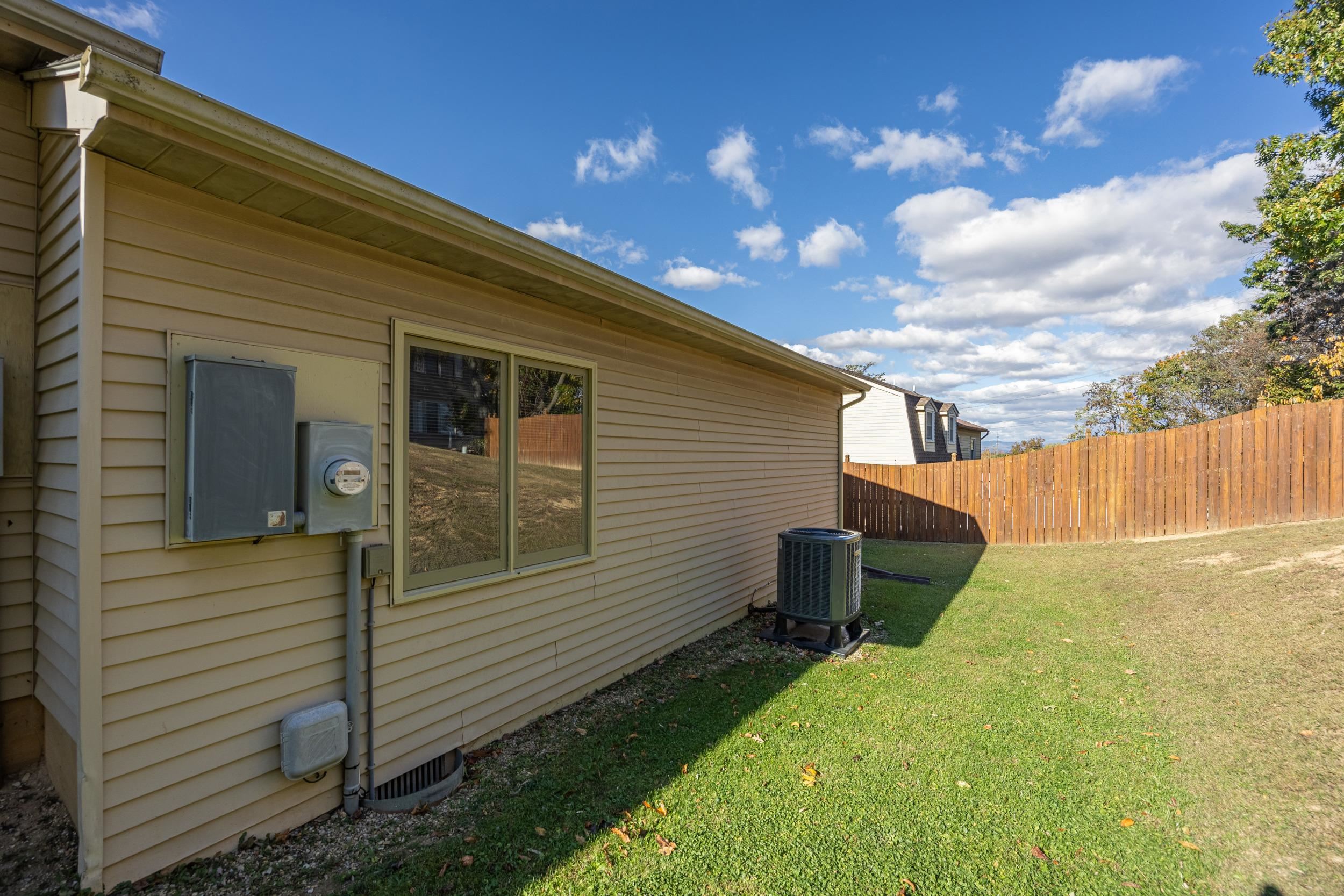 1093 ROSEDALE DR, ROCKINGHAM, Virginia 22801, 2 Bedrooms Bedrooms, ,1 BathroomBathrooms,Residential,1093 ROSEDALE DR,670503 MLS # 670503 1093 ROSEDALE DR, ROCKINGHAM, Virginia 22801, 2 Bedrooms Bedrooms, ,1 BathroomBathrooms,Residential,1093 ROSEDALE DR,670503 MLS # 670503