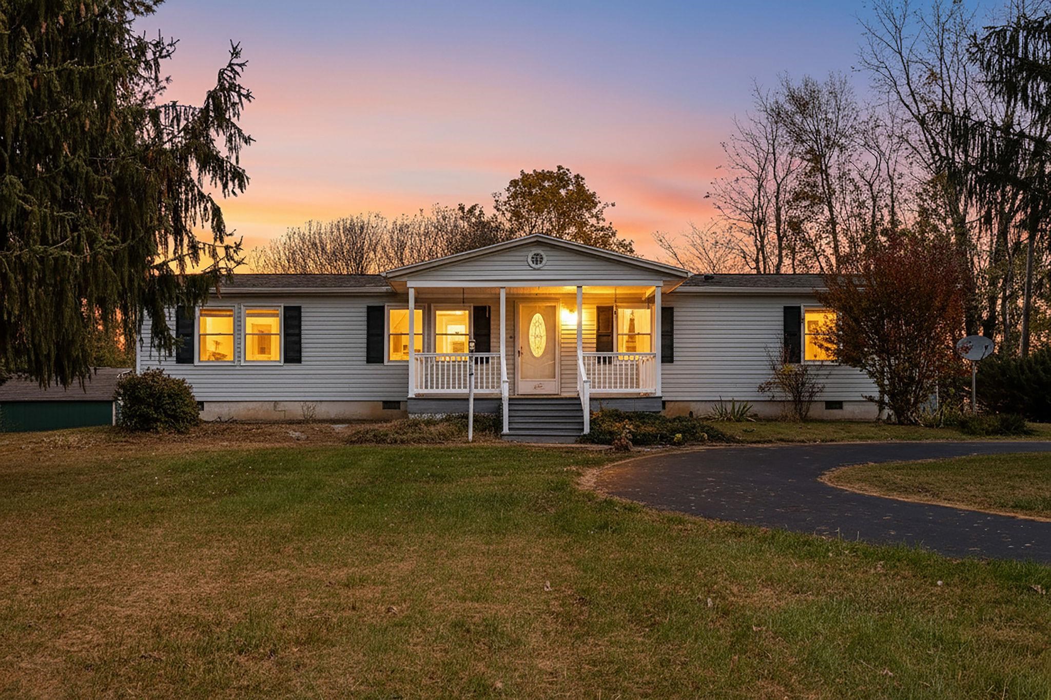 775 NEW HOPE RD, STAUNTON, Virginia 24401, 3 Bedrooms Bedrooms, ,2 BathroomsBathrooms,Residential,775 NEW HOPE RD,670513 MLS # 670513 775 NEW HOPE RD, STAUNTON, Virginia 24401, 3 Bedrooms Bedrooms, ,2 BathroomsBathrooms,Residential,775 NEW HOPE RD,670513 MLS # 670513