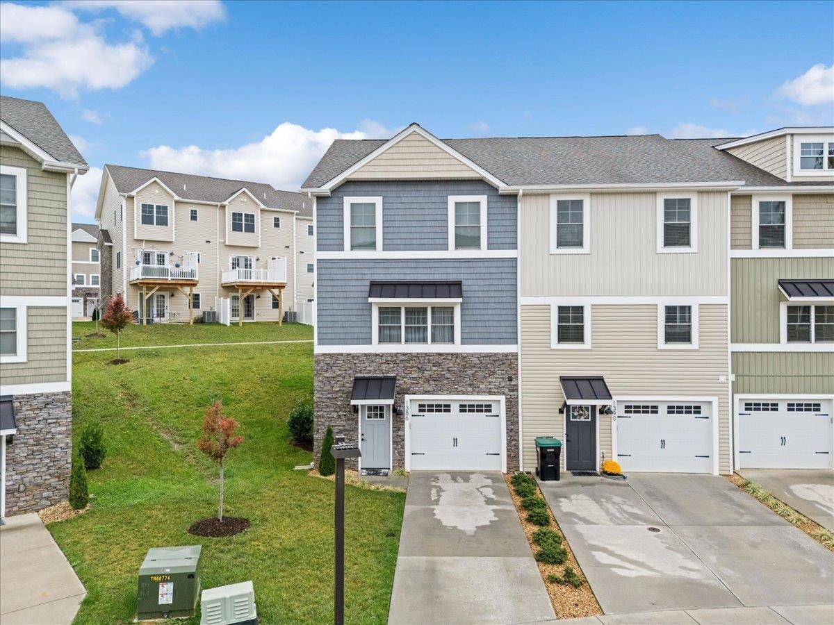 1386 PALOMINO TRL, ROCKINGHAM, Virginia 22801, 3 Bedrooms Bedrooms, ,2 BathroomsBathrooms,Residential,1386 PALOMINO TRL,670518 MLS # 670518 1386 PALOMINO TRL, ROCKINGHAM, Virginia 22801, 3 Bedrooms Bedrooms, ,2 BathroomsBathrooms,Residential,1386 PALOMINO TRL,670518 MLS # 670518