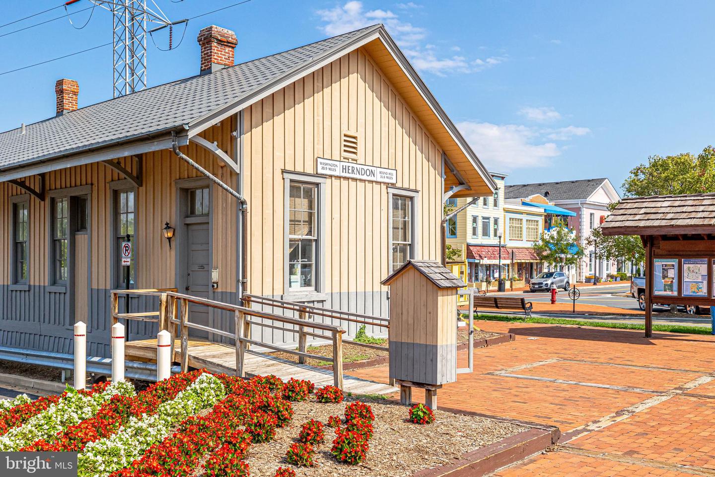 1127 SHANNON PL, HERNDON, Virginia 20170, 3 Bedrooms Bedrooms, ,2 BathroomsBathrooms,Residential,For sale,1127 SHANNON PL,VAFX2274792 MLS # VAFX2274792 1127 SHANNON PL, HERNDON, Virginia 20170, 3 Bedrooms Bedrooms, ,2 BathroomsBathrooms,Residential,For sale,1127 SHANNON PL,VAFX2274792 MLS # VAFX2274792