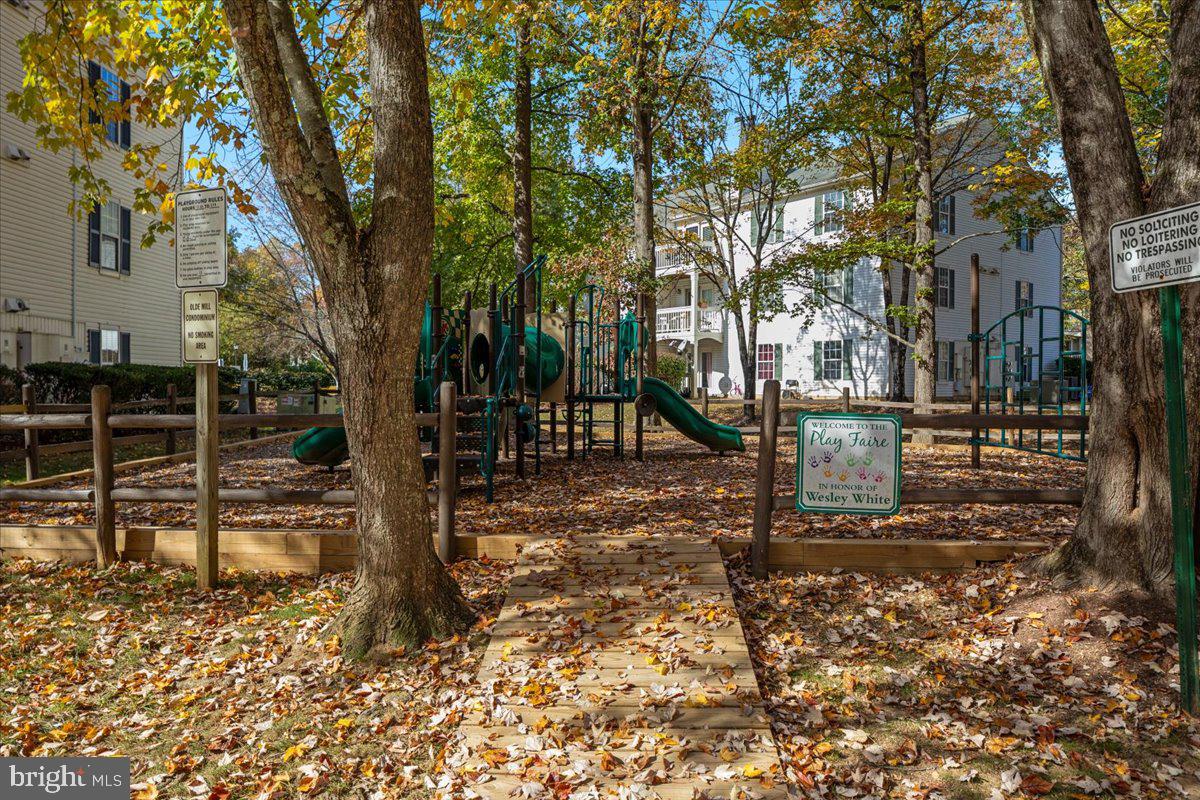 8604 SHADWELL DR #36, ALEXANDRIA, Virginia 22309, 2 Bedrooms Bedrooms, 7 Rooms Rooms,2 BathroomsBathrooms,Residential,For sale,8604 SHADWELL DR #36,VAFX2275262 MLS # VAFX2275262