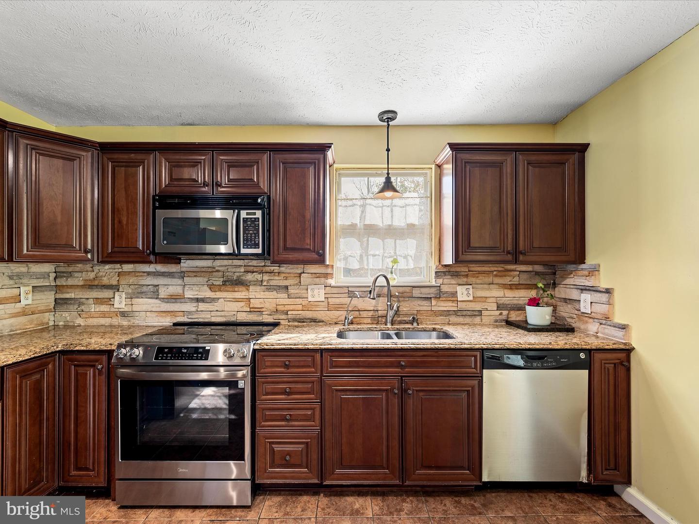 144 MORNING GLORY, WINCHESTER, Virginia 22602, 5 Bedrooms Bedrooms, 12 Rooms Rooms,4 BathroomsBathrooms,Residential,For sale,144 MORNING GLORY,VAFV2037596 MLS # VAFV2037596 144 MORNING GLORY, WINCHESTER, Virginia 22602, 5 Bedrooms Bedrooms, 12 Rooms Rooms,4 BathroomsBathrooms,Residential,For sale,144 MORNING GLORY,VAFV2037596 MLS # VAFV2037596