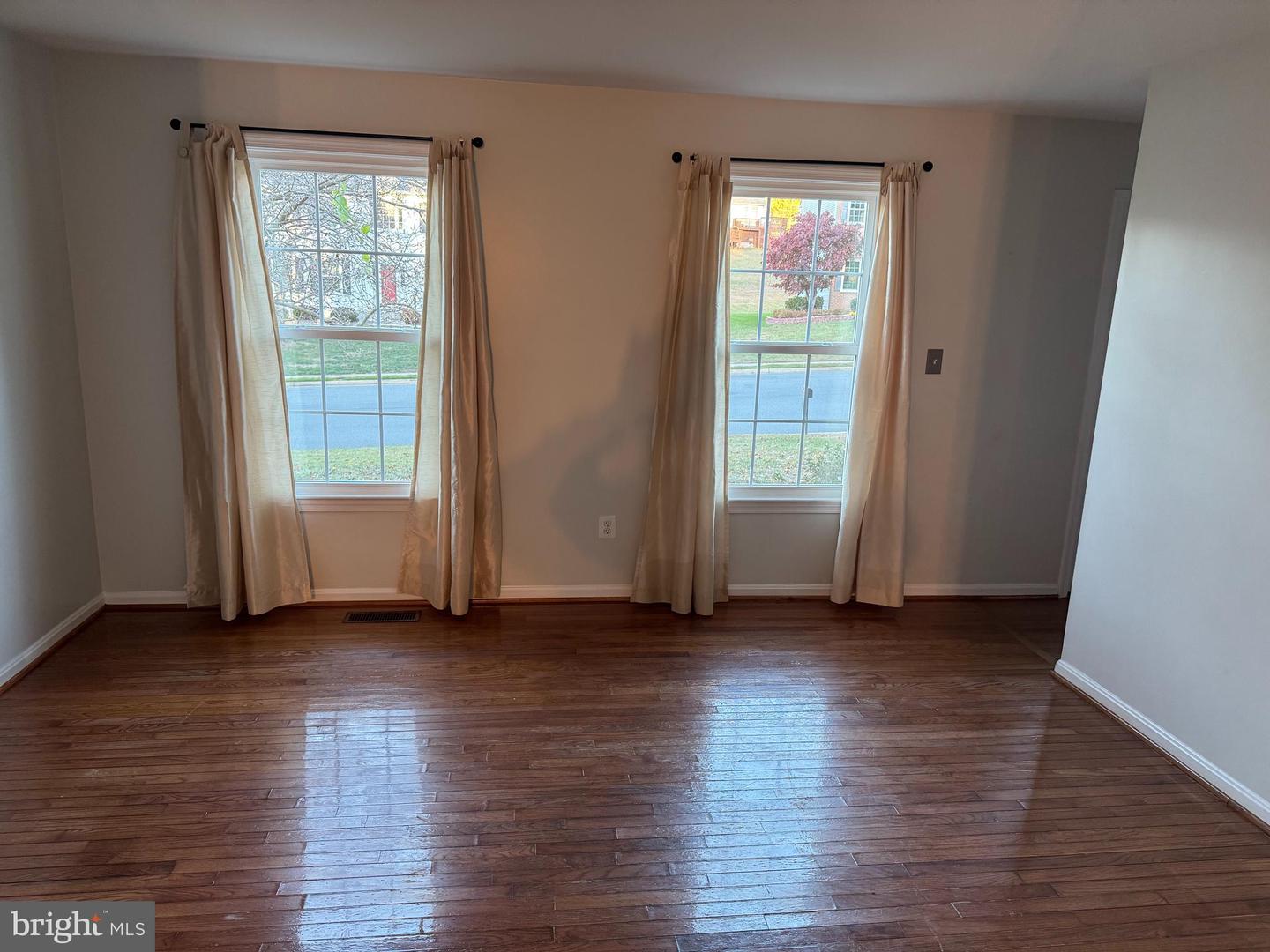 16068 HAYES LN, WOODBRIDGE, Virginia 22191, 4 Bedrooms Bedrooms, ,2 BathroomsBathrooms,Residential,For sale,16068 HAYES LN,VAPW2106676 MLS # VAPW2106676