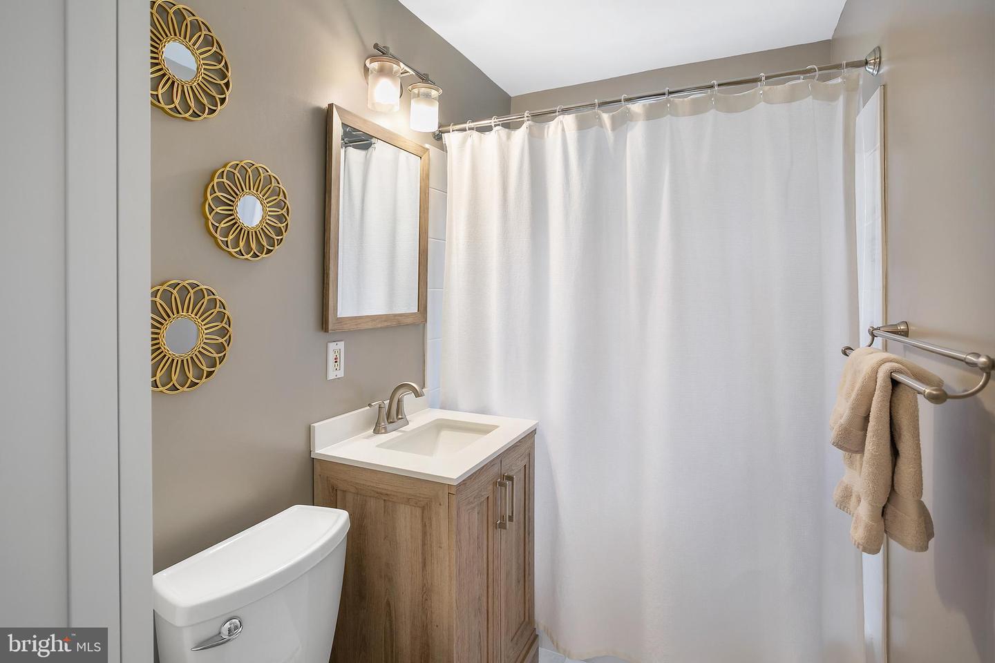 1700 W ABINGDON DR #103, ALEXANDRIA, Virginia 22314, 2 Bedrooms Bedrooms, ,1 BathroomBathrooms,Residential,For sale,1700 W ABINGDON DR #103,VAAX2051216 MLS # VAAX2051216 1700 W ABINGDON DR #103, ALEXANDRIA, Virginia 22314, 2 Bedrooms Bedrooms, ,1 BathroomBathrooms,Residential,For sale,1700 W ABINGDON DR #103,VAAX2051216 MLS # VAAX2051216