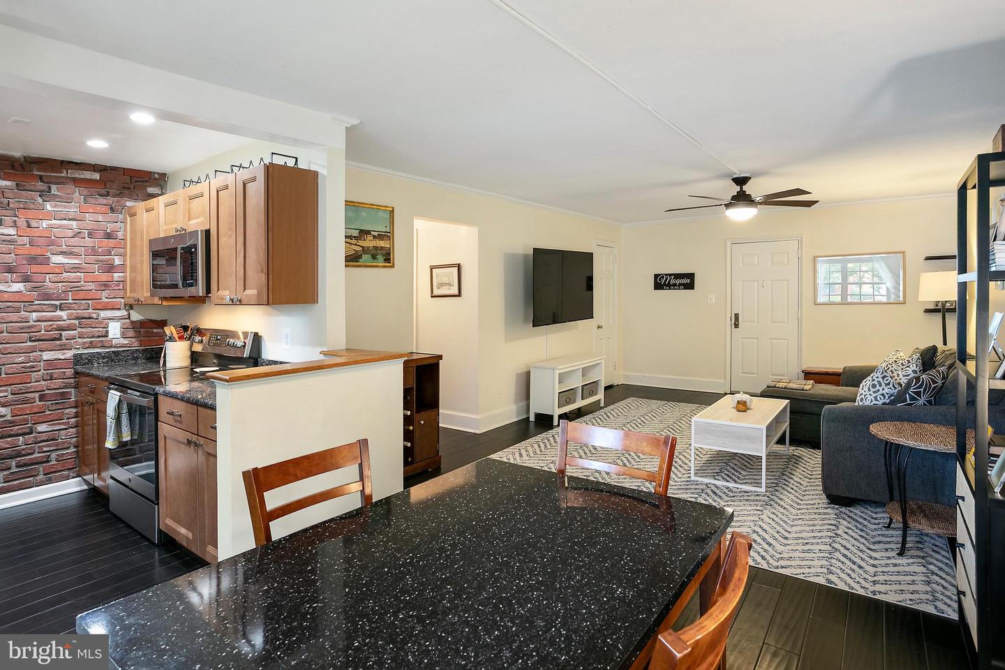 1700 W ABINGDON DR #103, ALEXANDRIA, Virginia 22314, 2 Bedrooms Bedrooms, ,1 BathroomBathrooms,Residential,For sale,1700 W ABINGDON DR #103,VAAX2051216 MLS # VAAX2051216 1700 W ABINGDON DR #103, ALEXANDRIA, Virginia 22314, 2 Bedrooms Bedrooms, ,1 BathroomBathrooms,Residential,For sale,1700 W ABINGDON DR #103,VAAX2051216 MLS # VAAX2051216