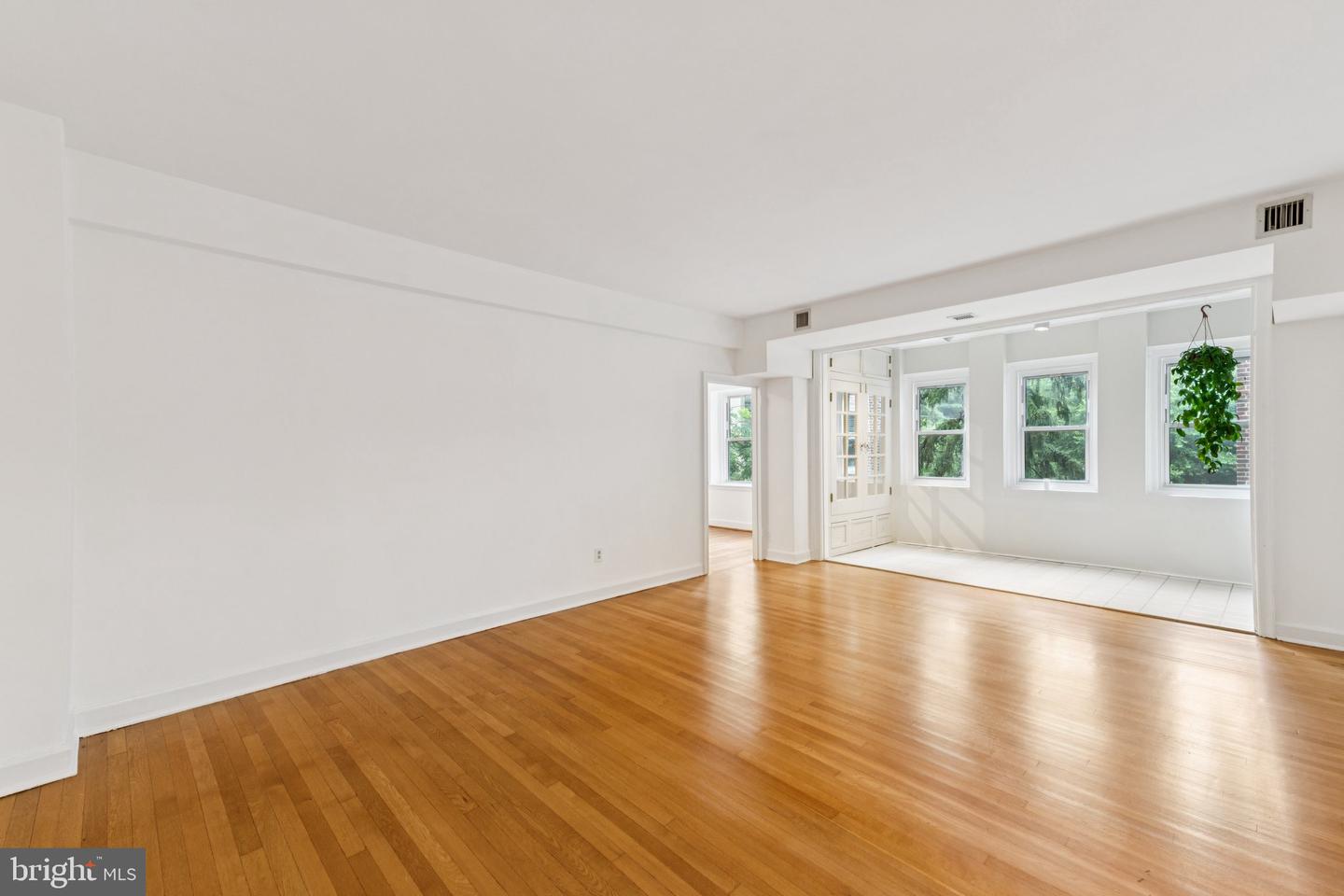 4707 CONNECTICUT AVE NW #211, WASHINGTON, District Of Columbia 20008, 2 Bedrooms Bedrooms, ,2 BathroomsBathrooms,Residential,For sale,4707 CONNECTICUT AVE NW #211,DCDC2229242 MLS # DCDC2229242