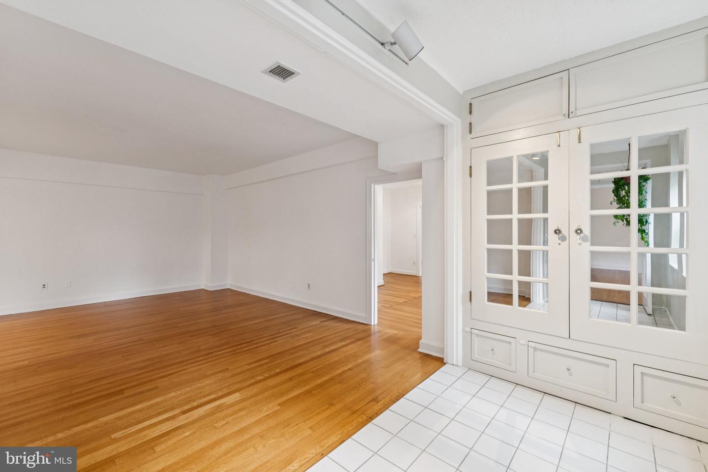 4707 CONNECTICUT AVE NW #211, WASHINGTON, District Of Columbia 20008, 2 Bedrooms Bedrooms, ,2 BathroomsBathrooms,Residential,For sale,4707 CONNECTICUT AVE NW #211,DCDC2229242 MLS # DCDC2229242
