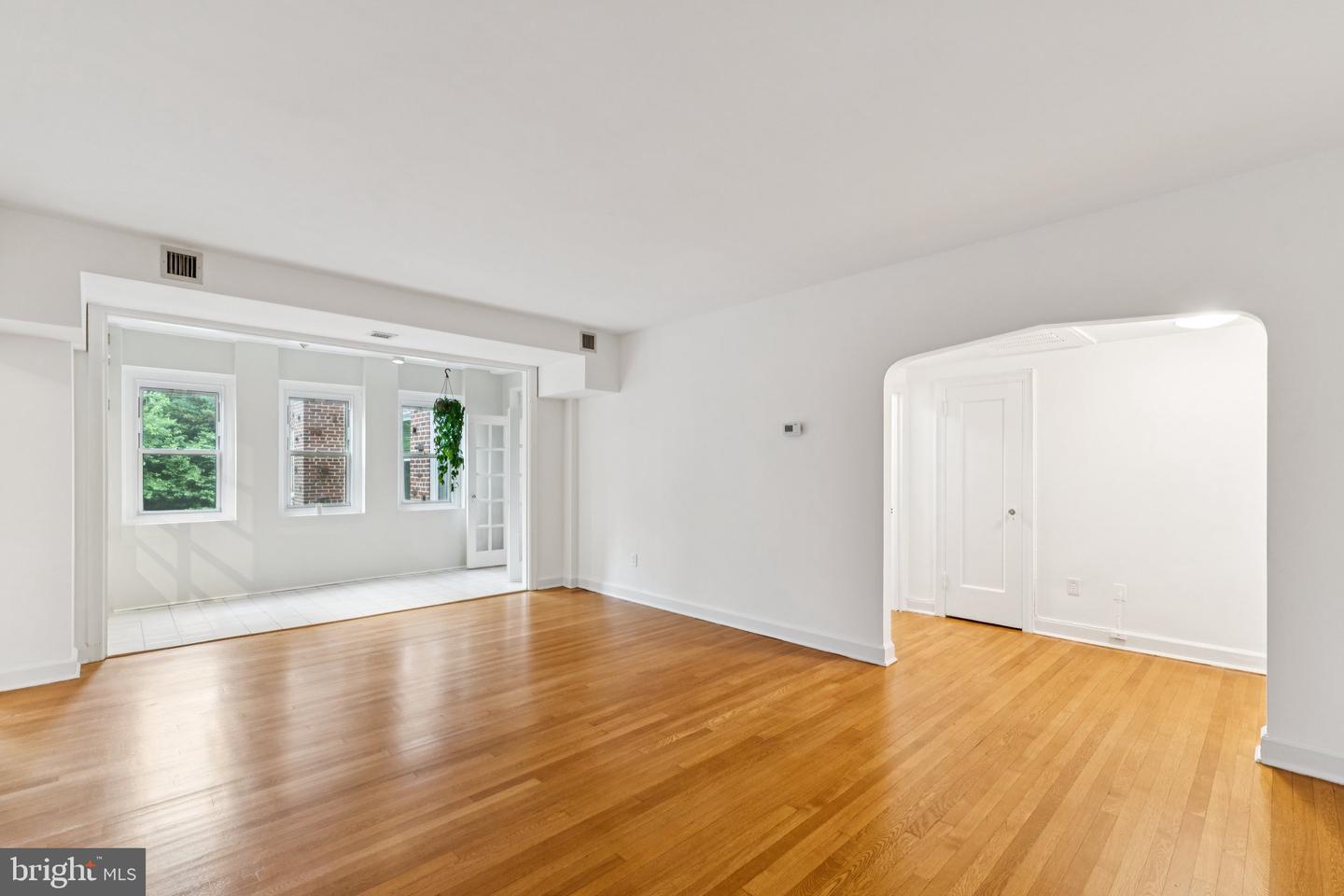 4707 CONNECTICUT AVE NW #211, WASHINGTON, District Of Columbia 20008, 2 Bedrooms Bedrooms, ,2 BathroomsBathrooms,Residential,For sale,4707 CONNECTICUT AVE NW #211,DCDC2229242 MLS # DCDC2229242