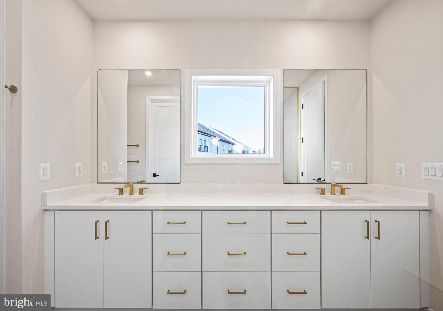 41672 OAK BEND CT, ALDIE, Virginia 20105, 5 Bedrooms Bedrooms, ,4 BathroomsBathrooms,Residential,For sale,41672 OAK BEND CT,VALO2109812 MLS # VALO2109812