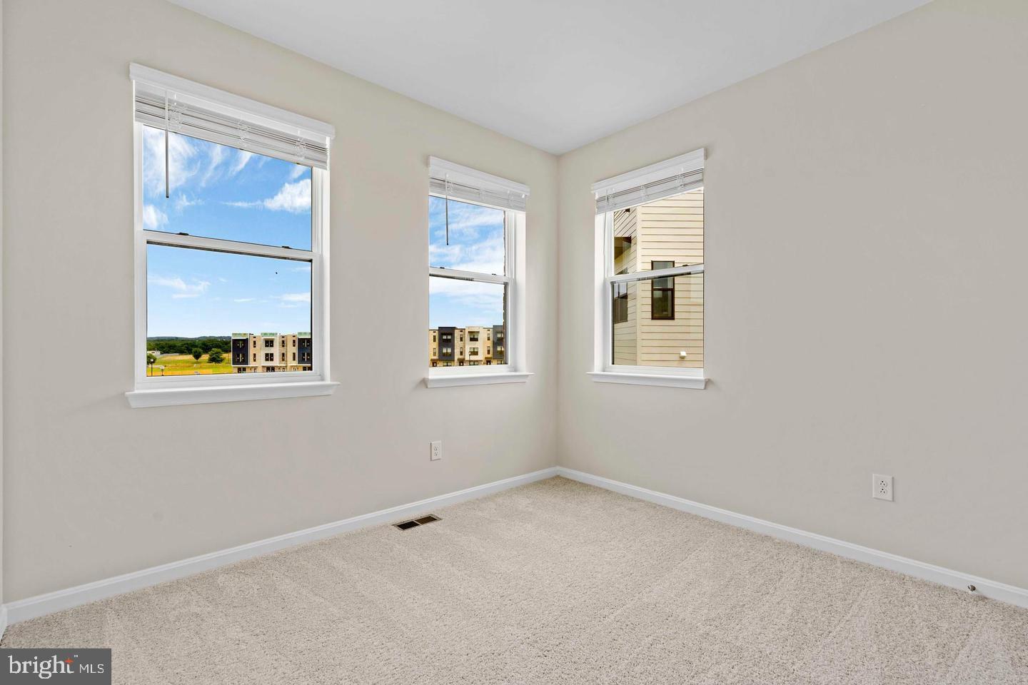 565 FLORIDA AVE #201, HERNDON, Virginia 20170, 2 Bedrooms Bedrooms, ,2 BathroomsBathrooms,Residential,For sale,565 FLORIDA AVE #201,VAFX2276758 MLS # VAFX2276758 565 FLORIDA AVE #201, HERNDON, Virginia 20170, 2 Bedrooms Bedrooms, ,2 BathroomsBathrooms,Residential,For sale,565 FLORIDA AVE #201,VAFX2276758 MLS # VAFX2276758